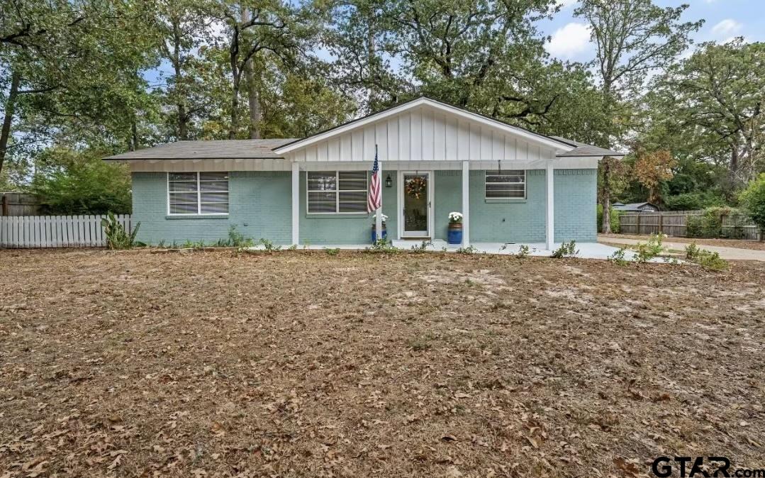 411 Lakeview Dr
