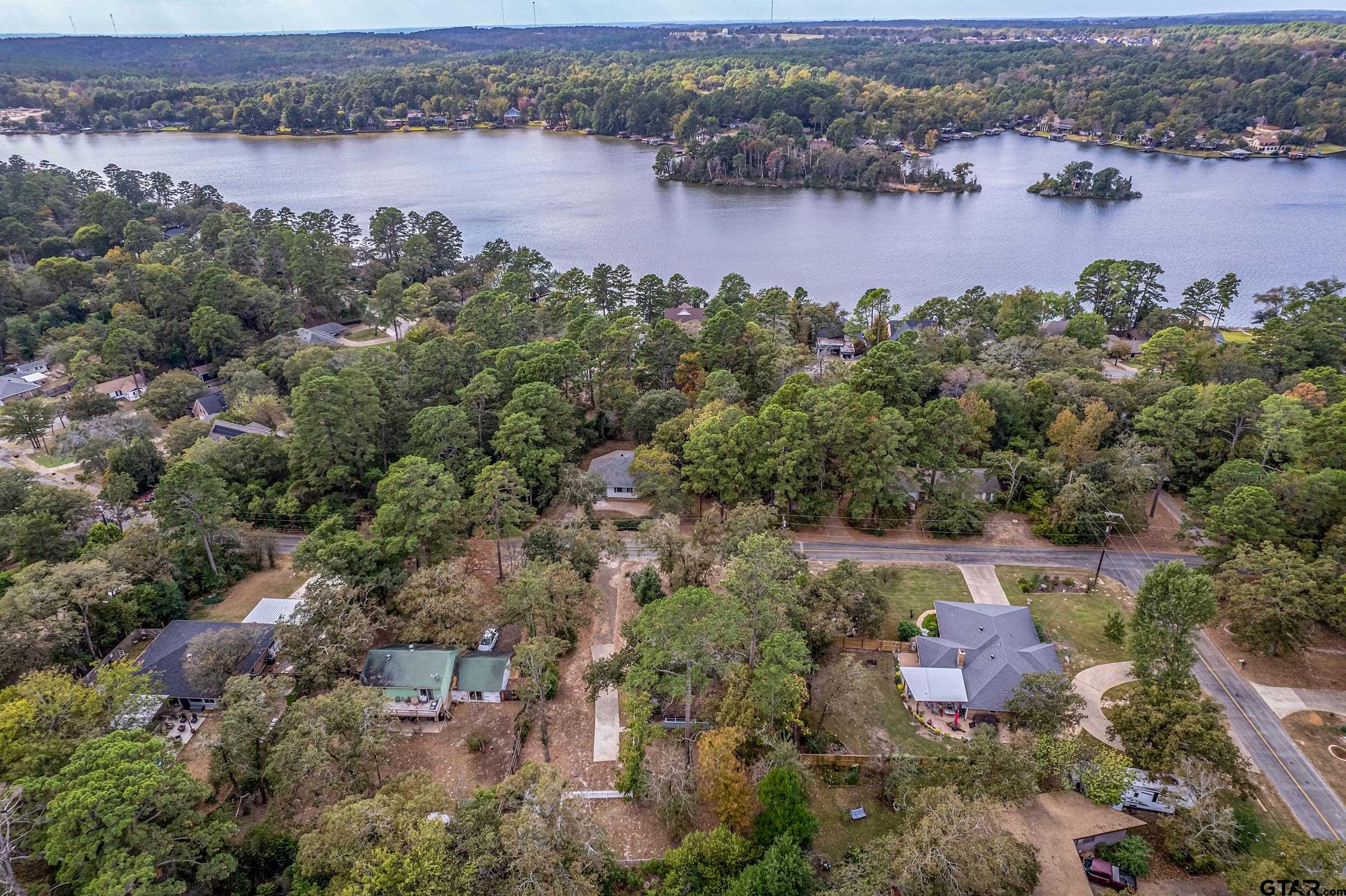 411 Lakeview Dr