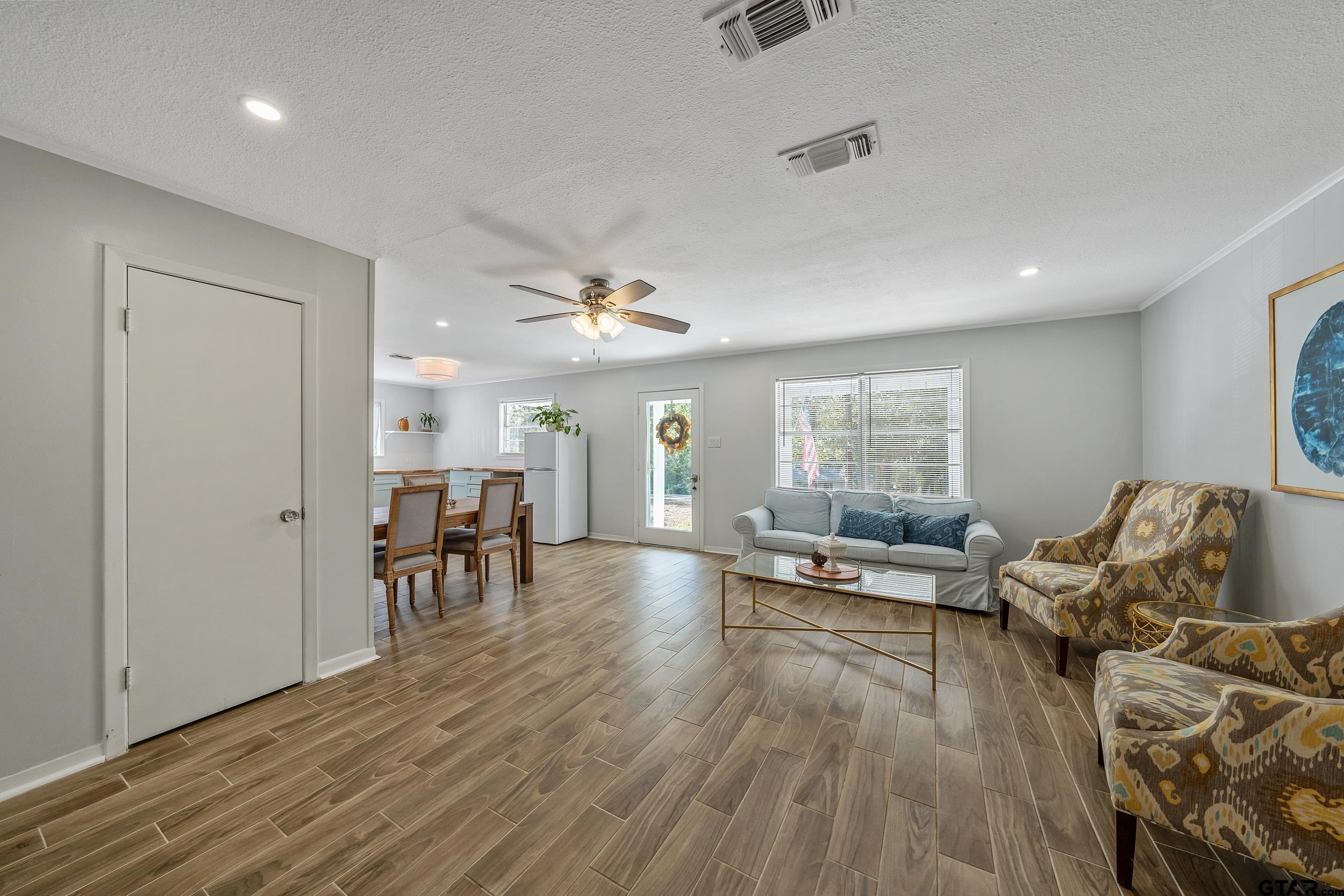 411 Lakeview Dr