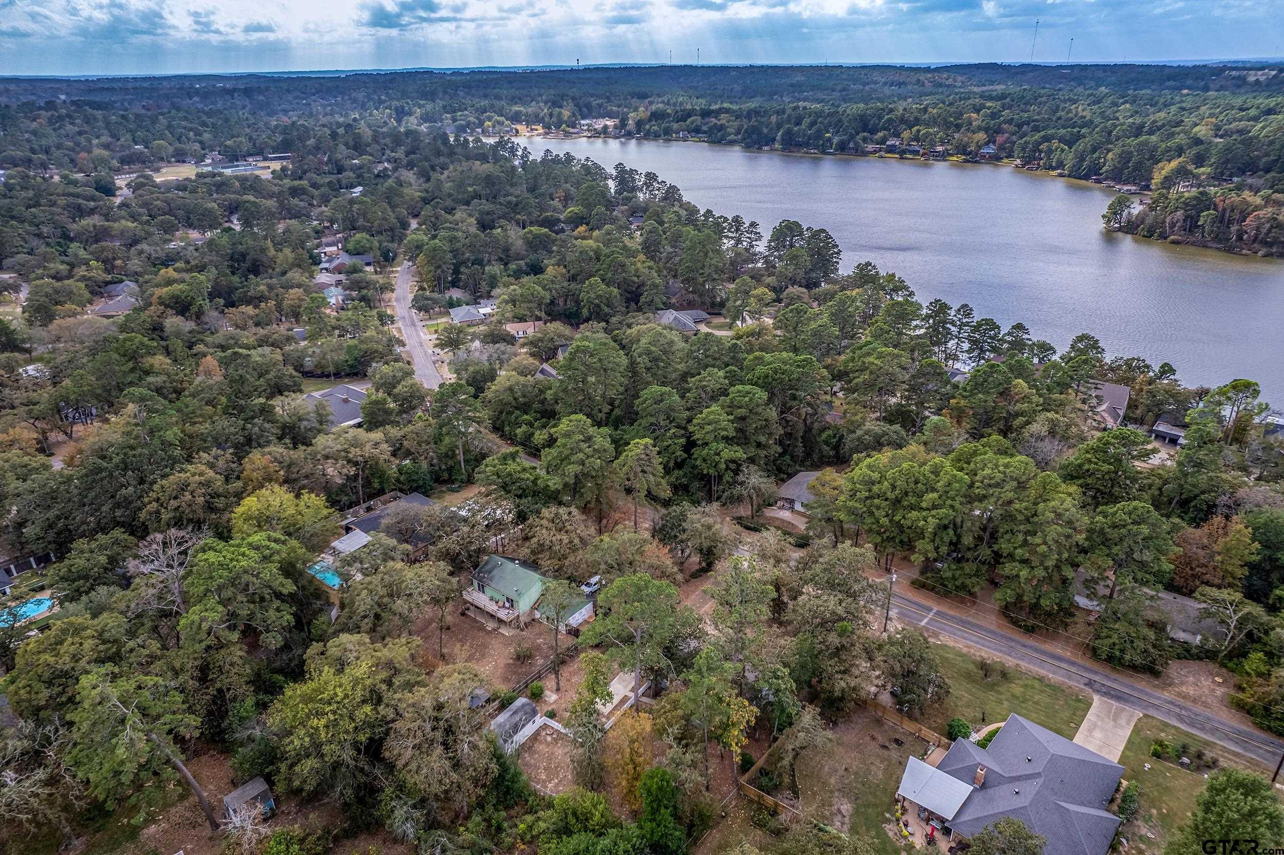 411 Lakeview Dr