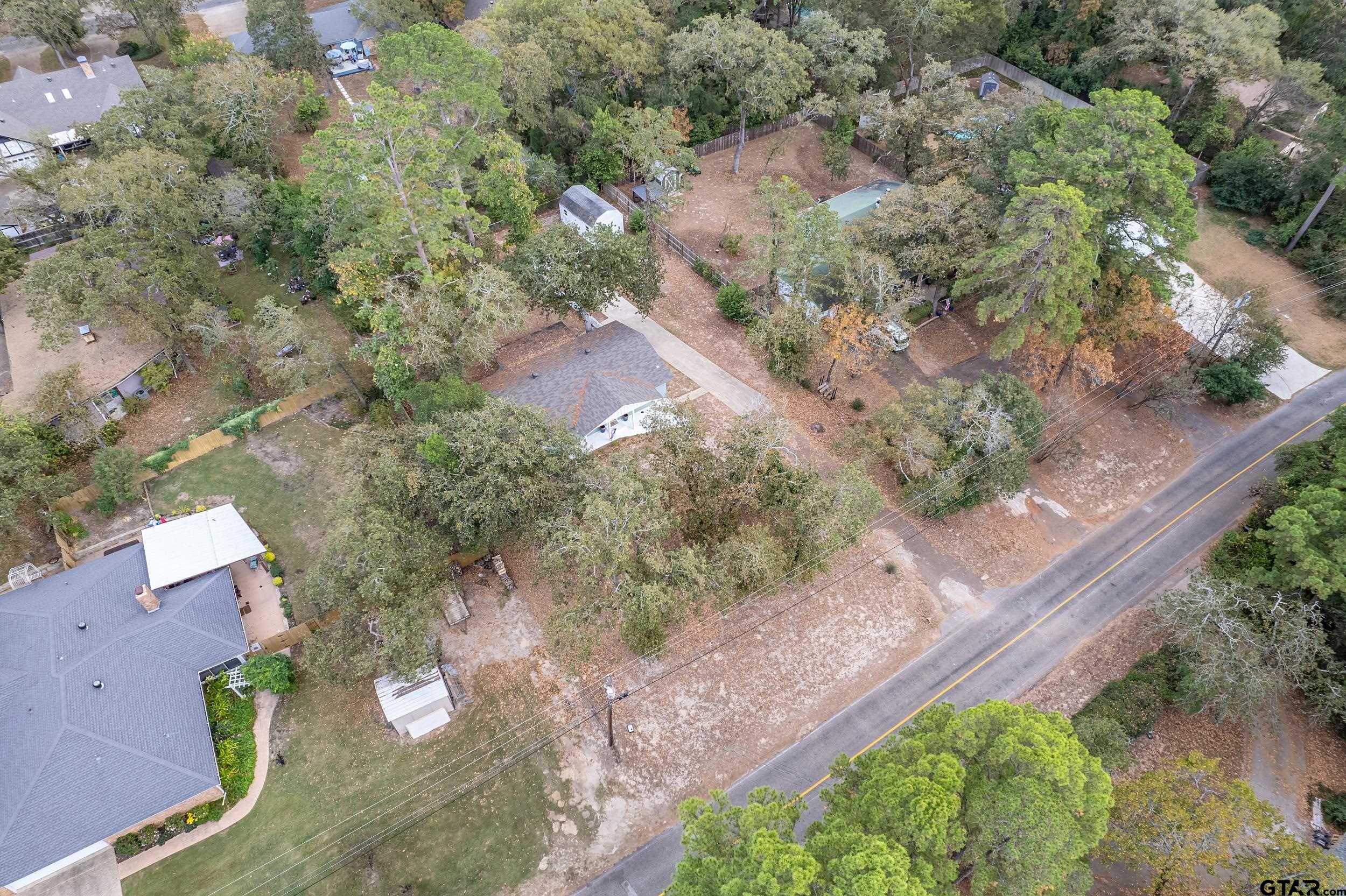 411 Lakeview Dr