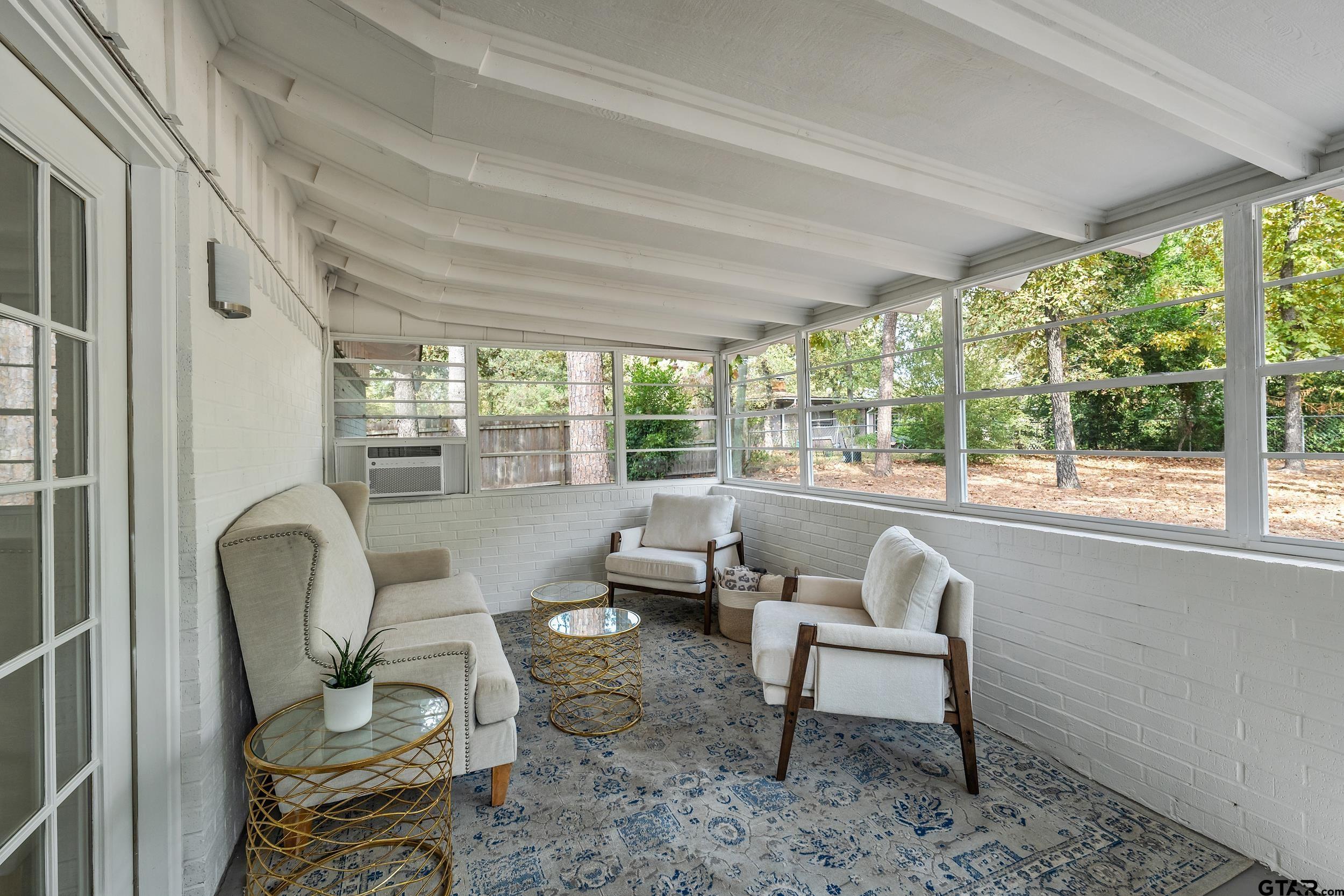 411 Lakeview Dr