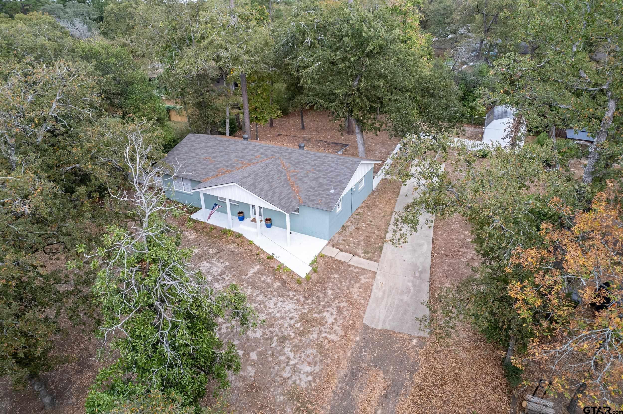 411 Lakeview Dr