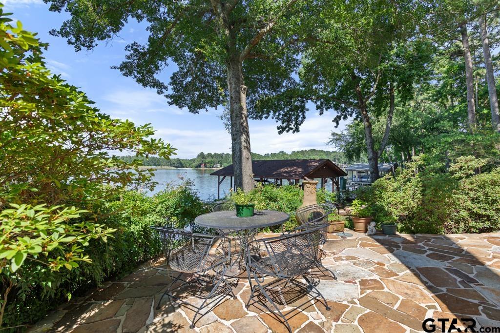 1639 Tanglewood Dr E.