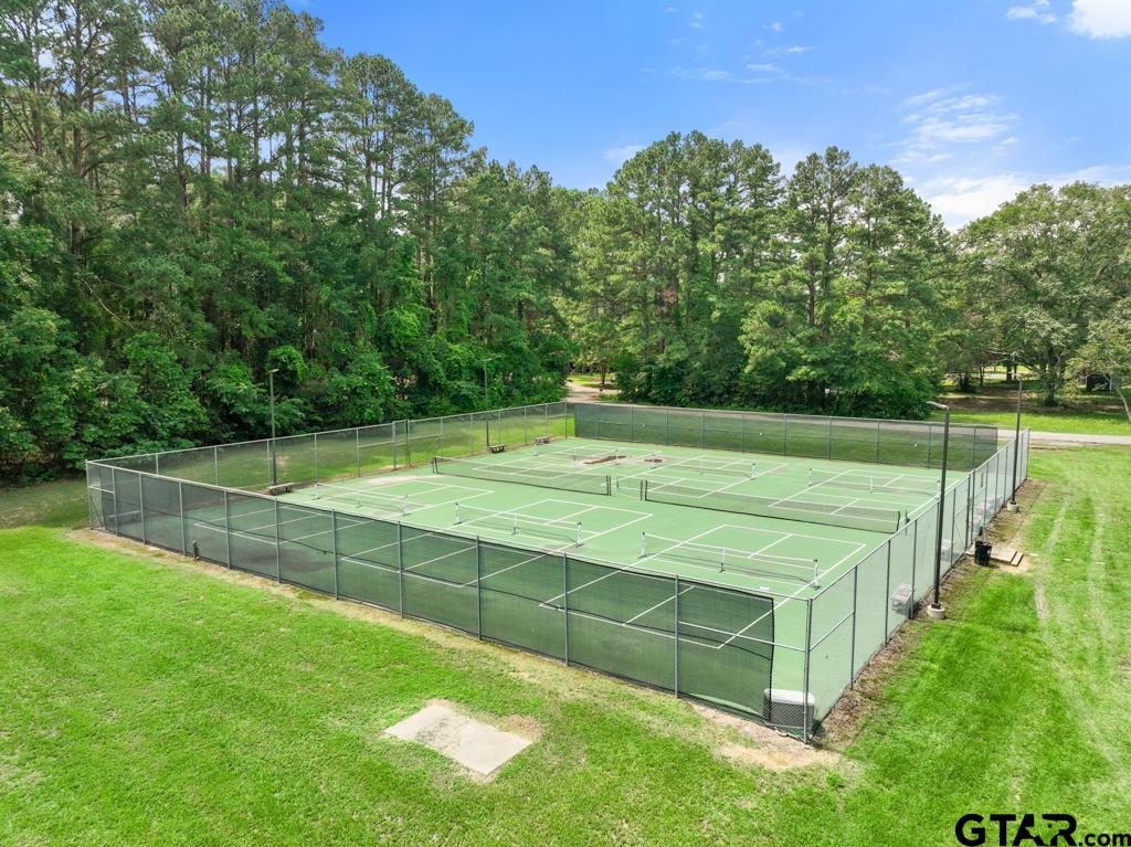 1639 Tanglewood Dr E.