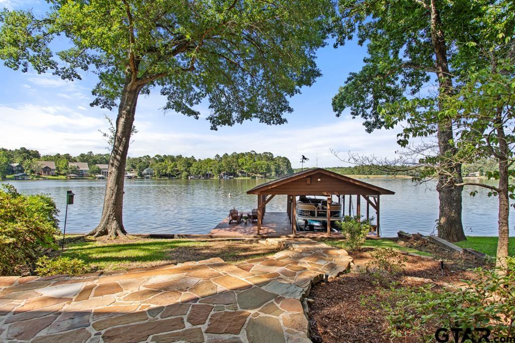 1639 Tanglewood Dr E.