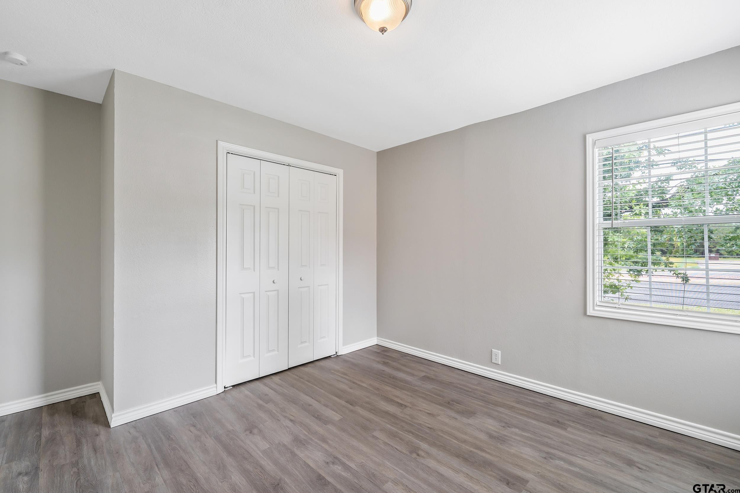 512 N Northwest Loop 323