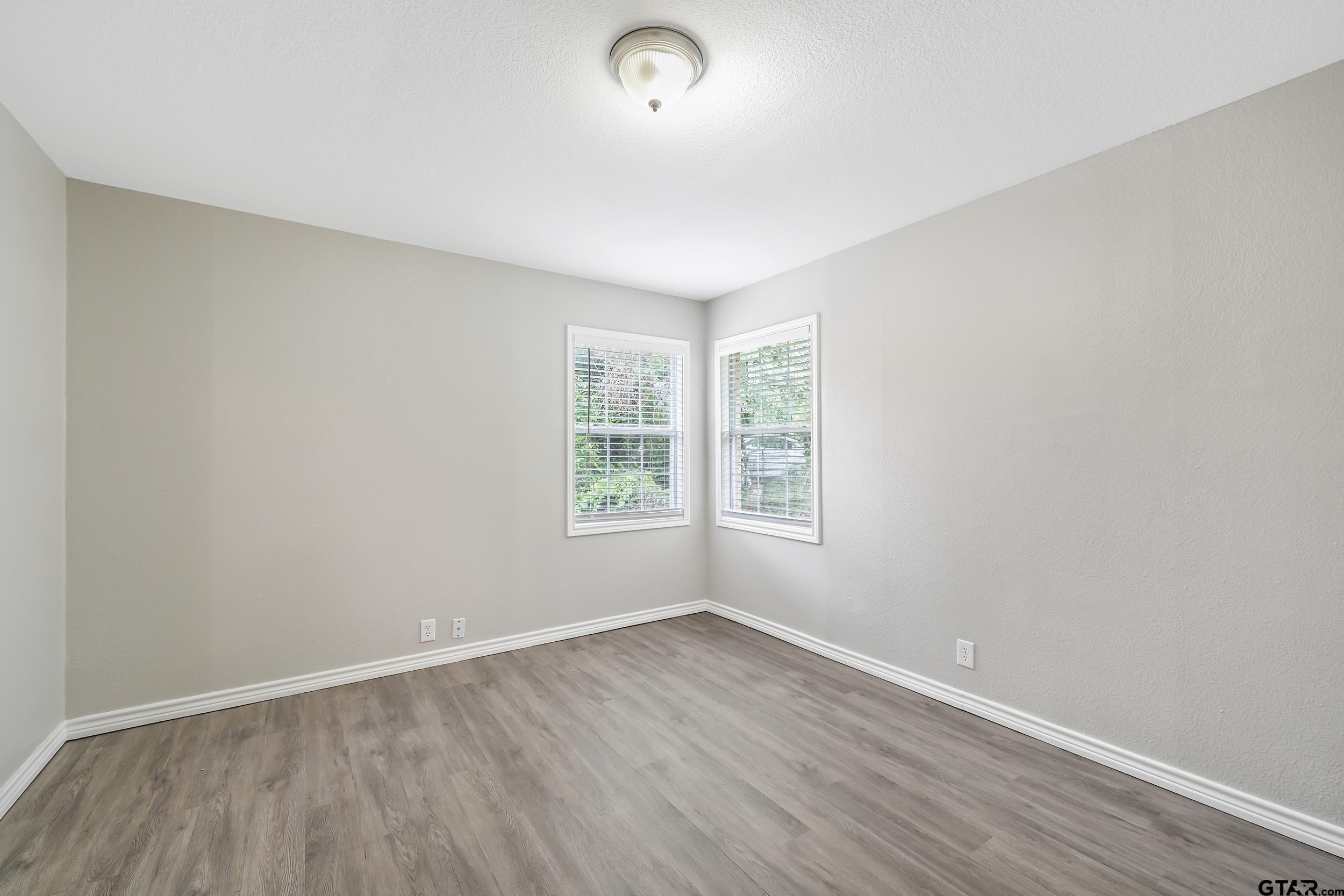 512 N Northwest Loop 323