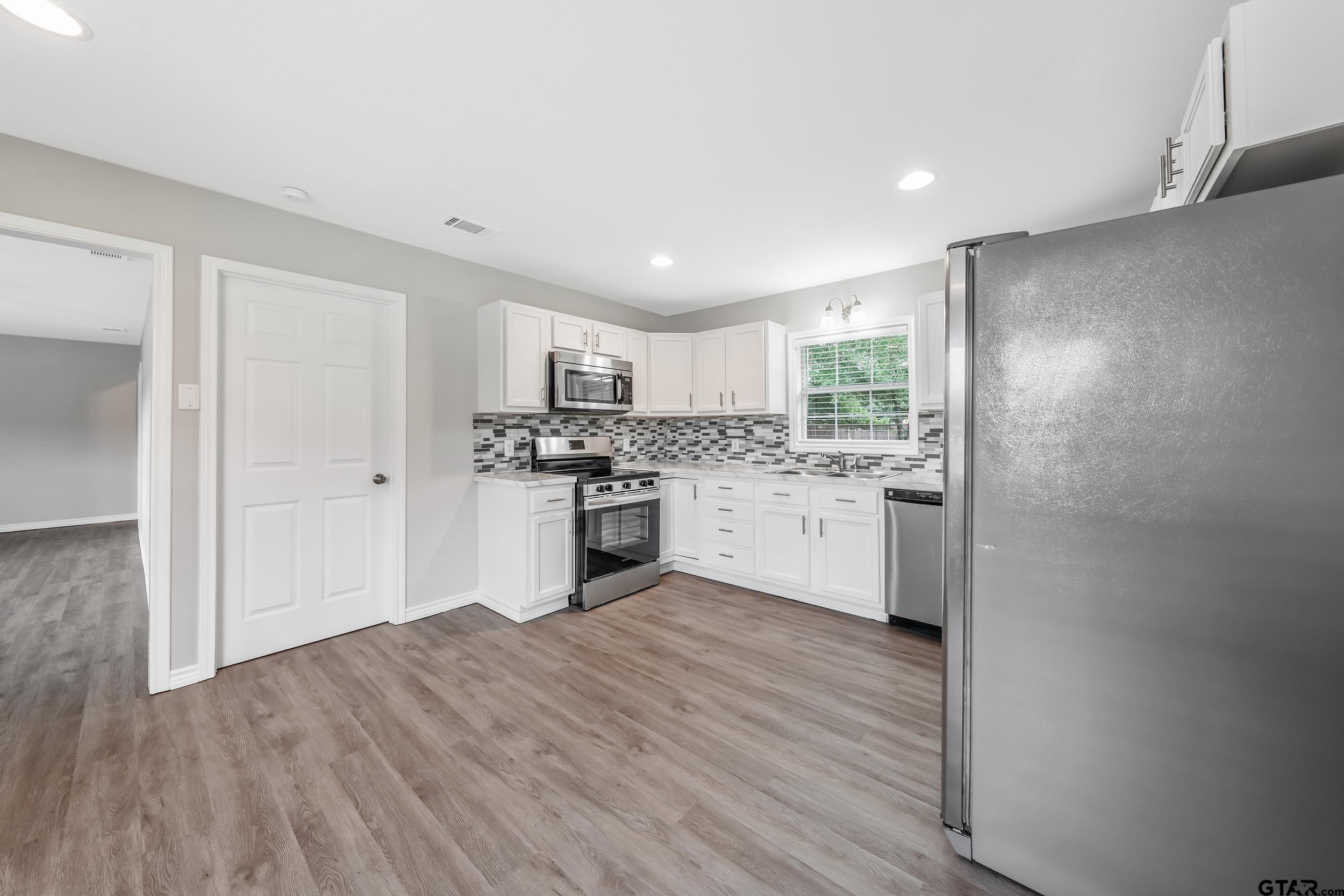 512 N Northwest Loop 323