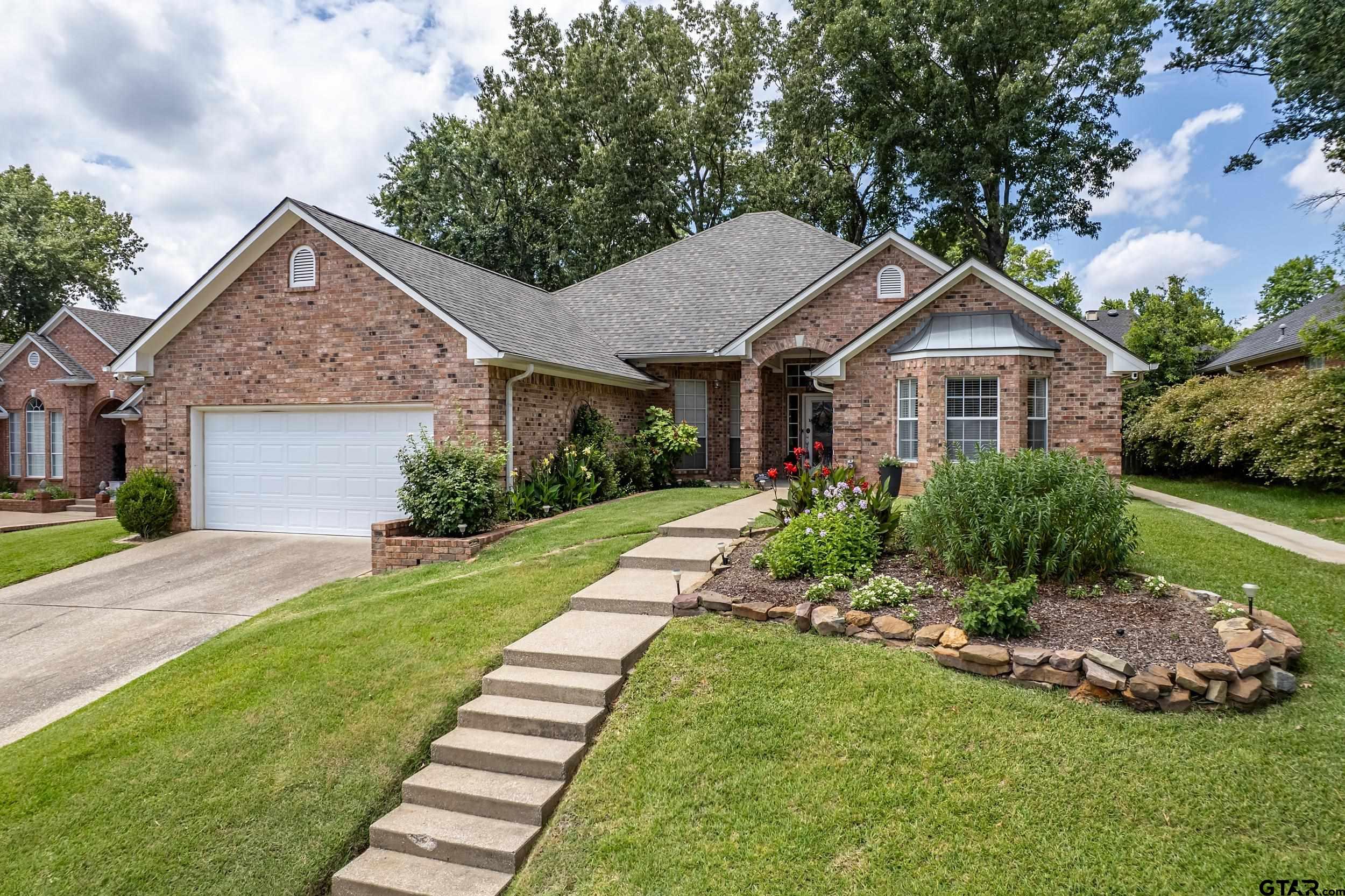 629 Whiteoak Ln