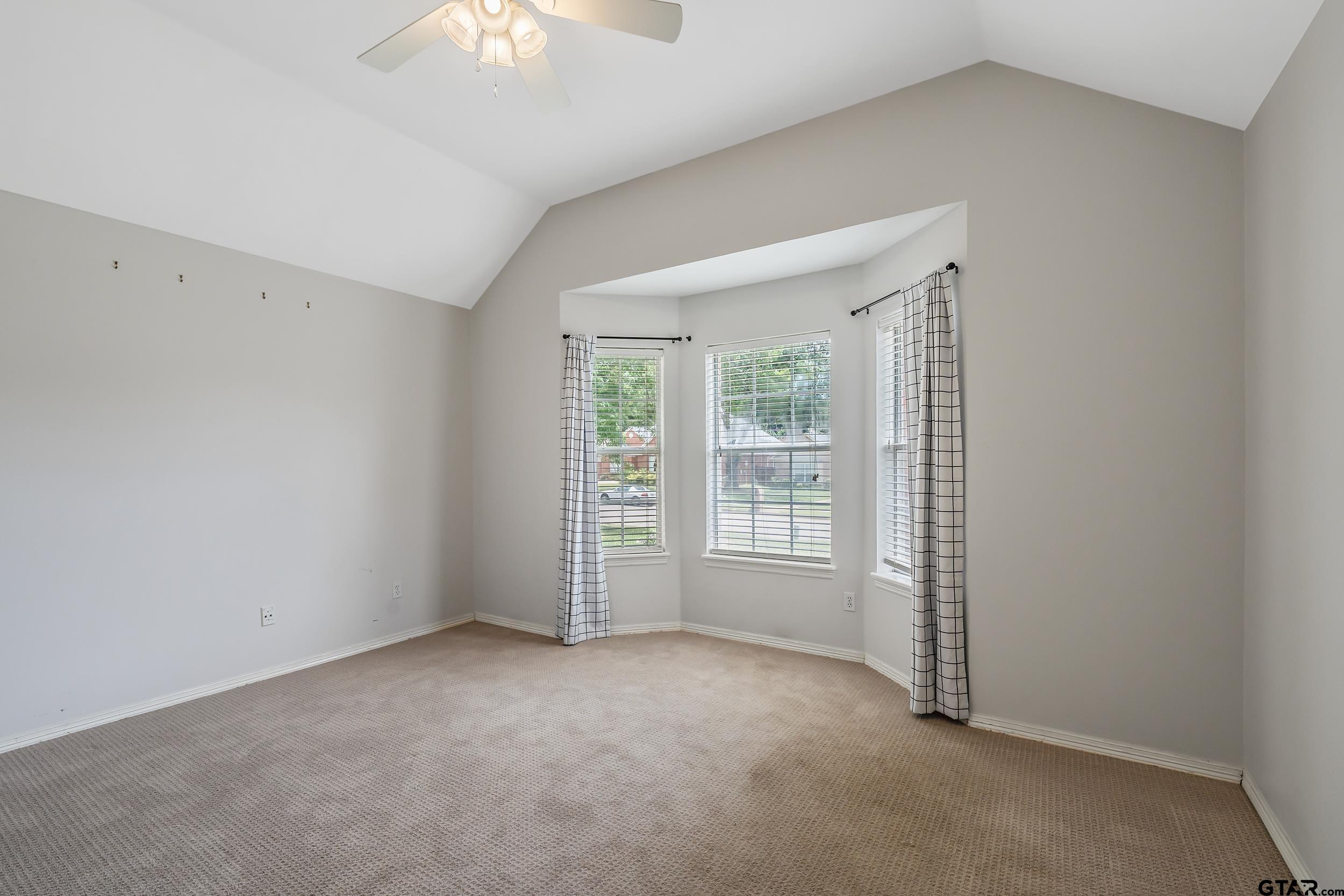 629 Whiteoak Ln