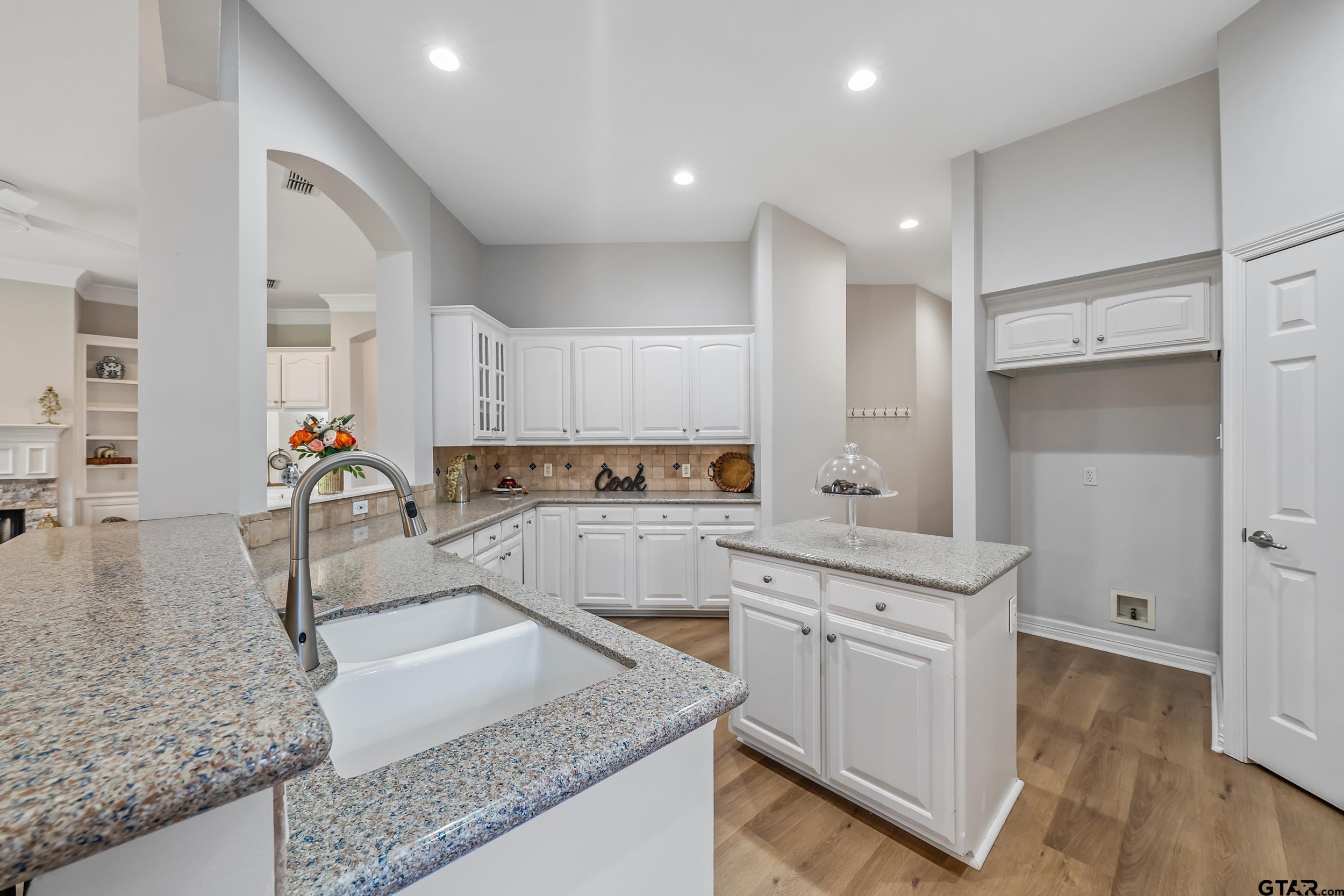 629 Whiteoak Ln