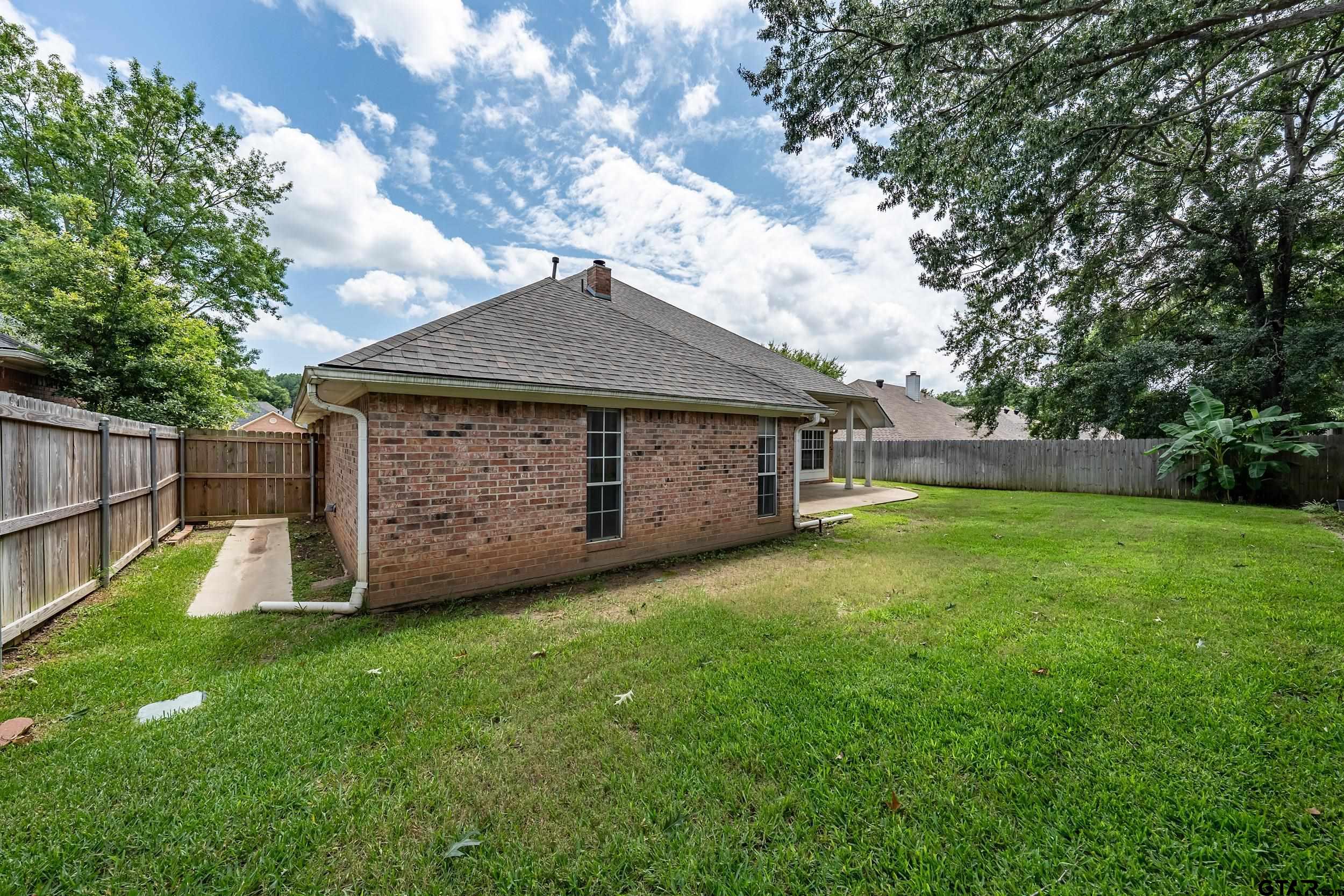629 Whiteoak Ln