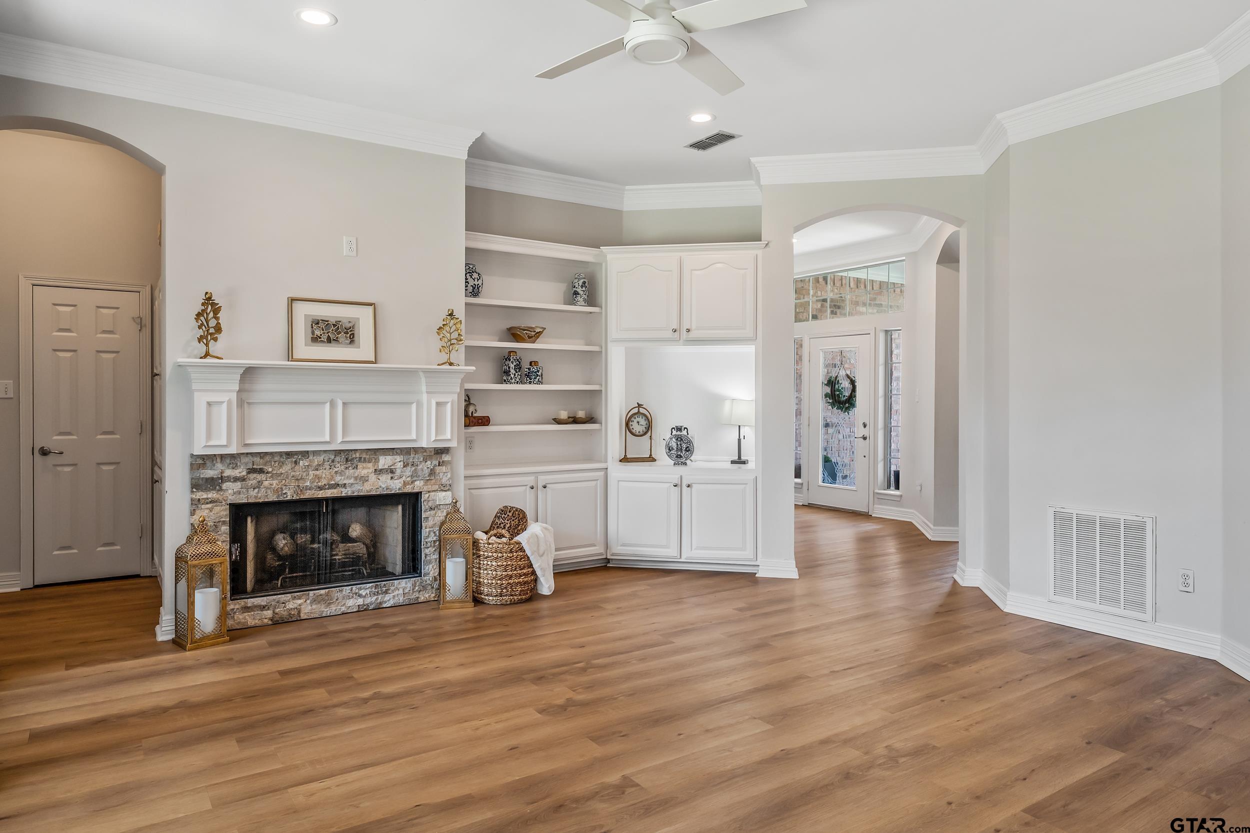 629 Whiteoak Ln