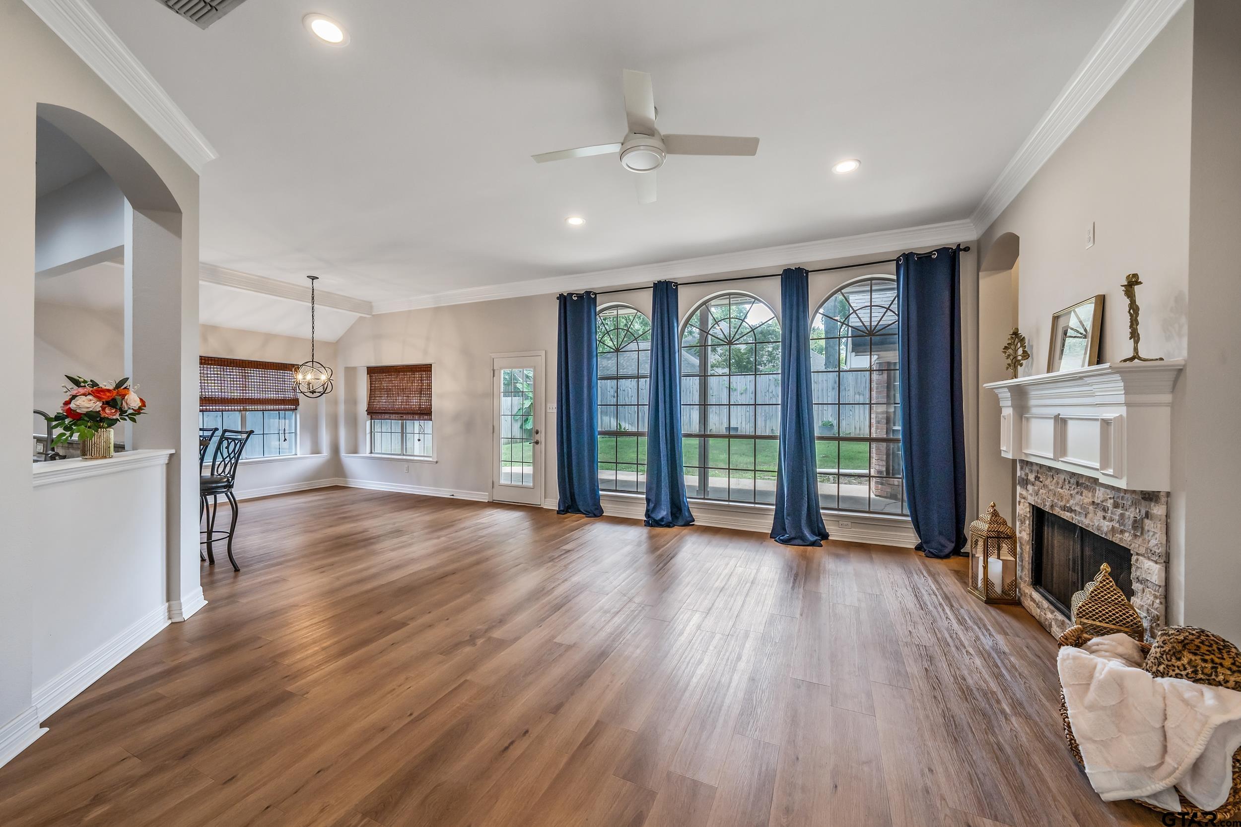 629 Whiteoak Ln