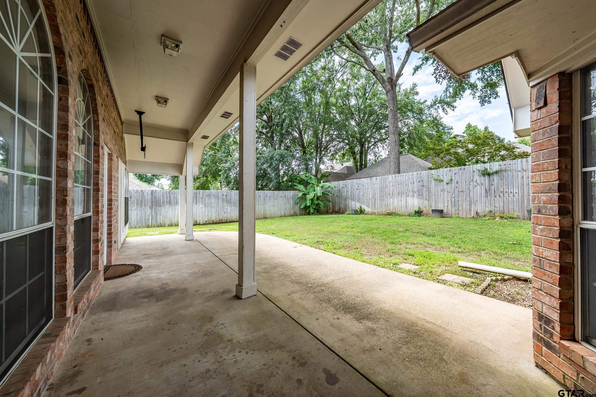 629 Whiteoak Ln