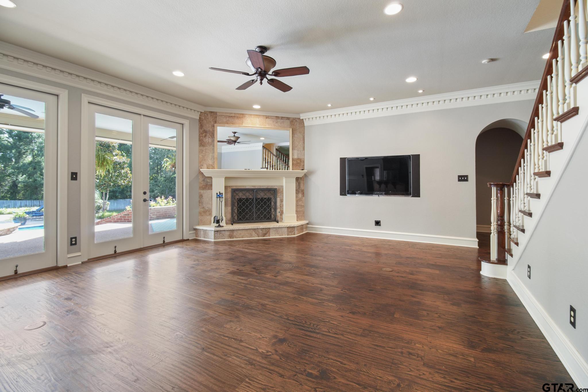 1660 Holcomb Circle