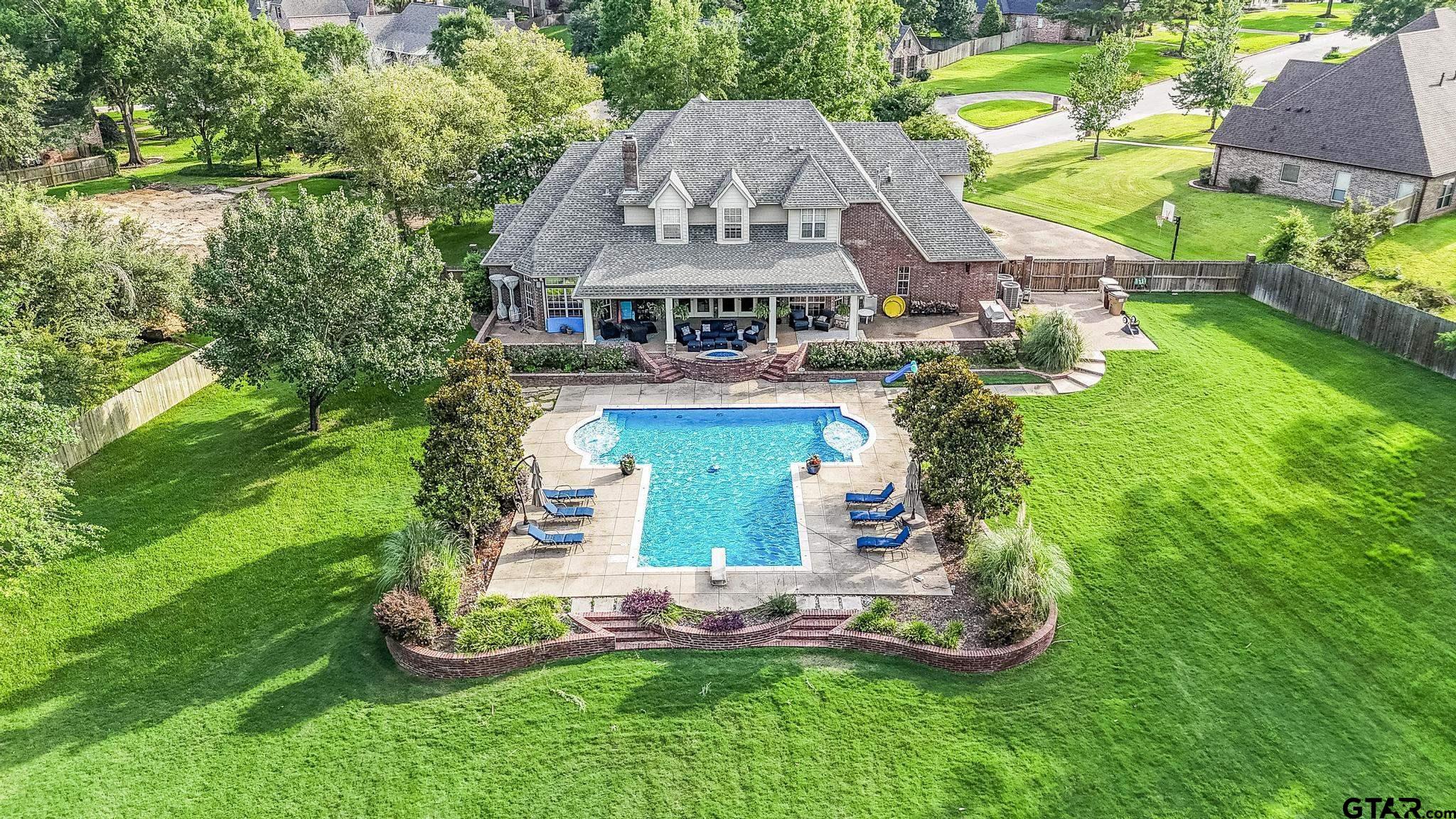 1660 Holcomb Circle