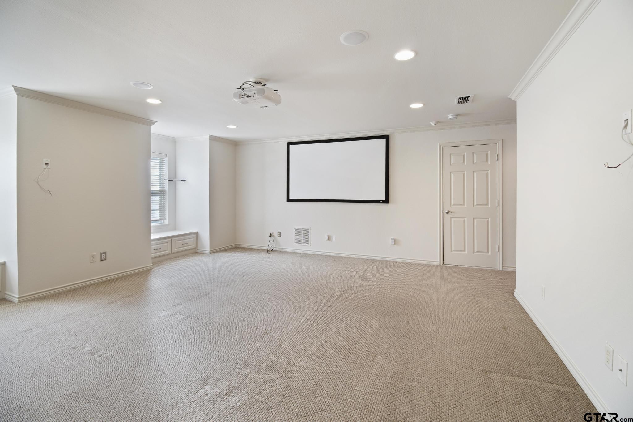 1660 Holcomb Circle