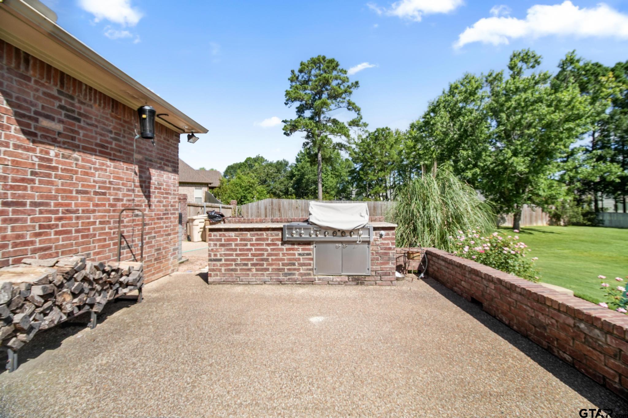 1660 Holcomb Circle
