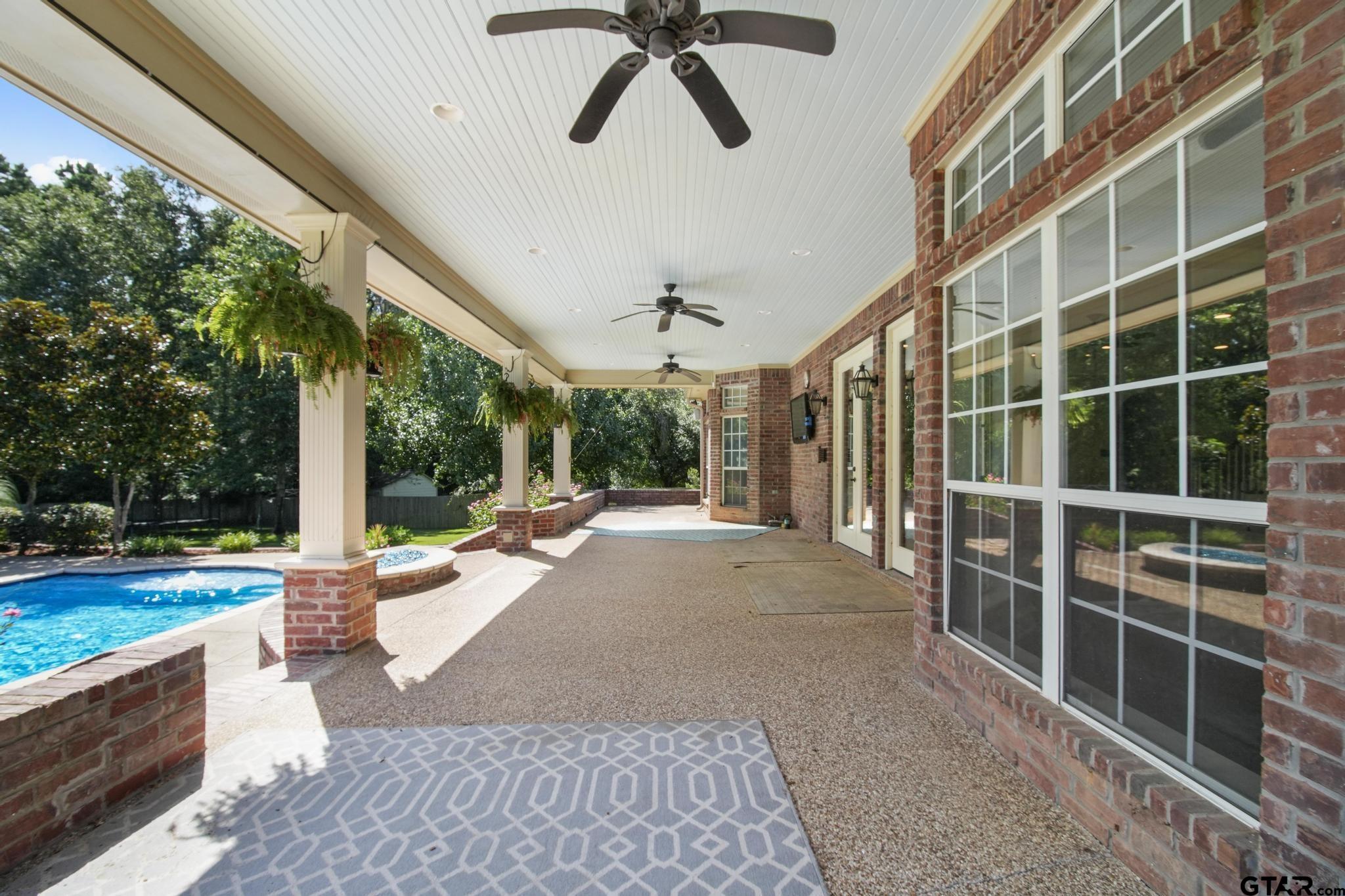 1660 Holcomb Circle