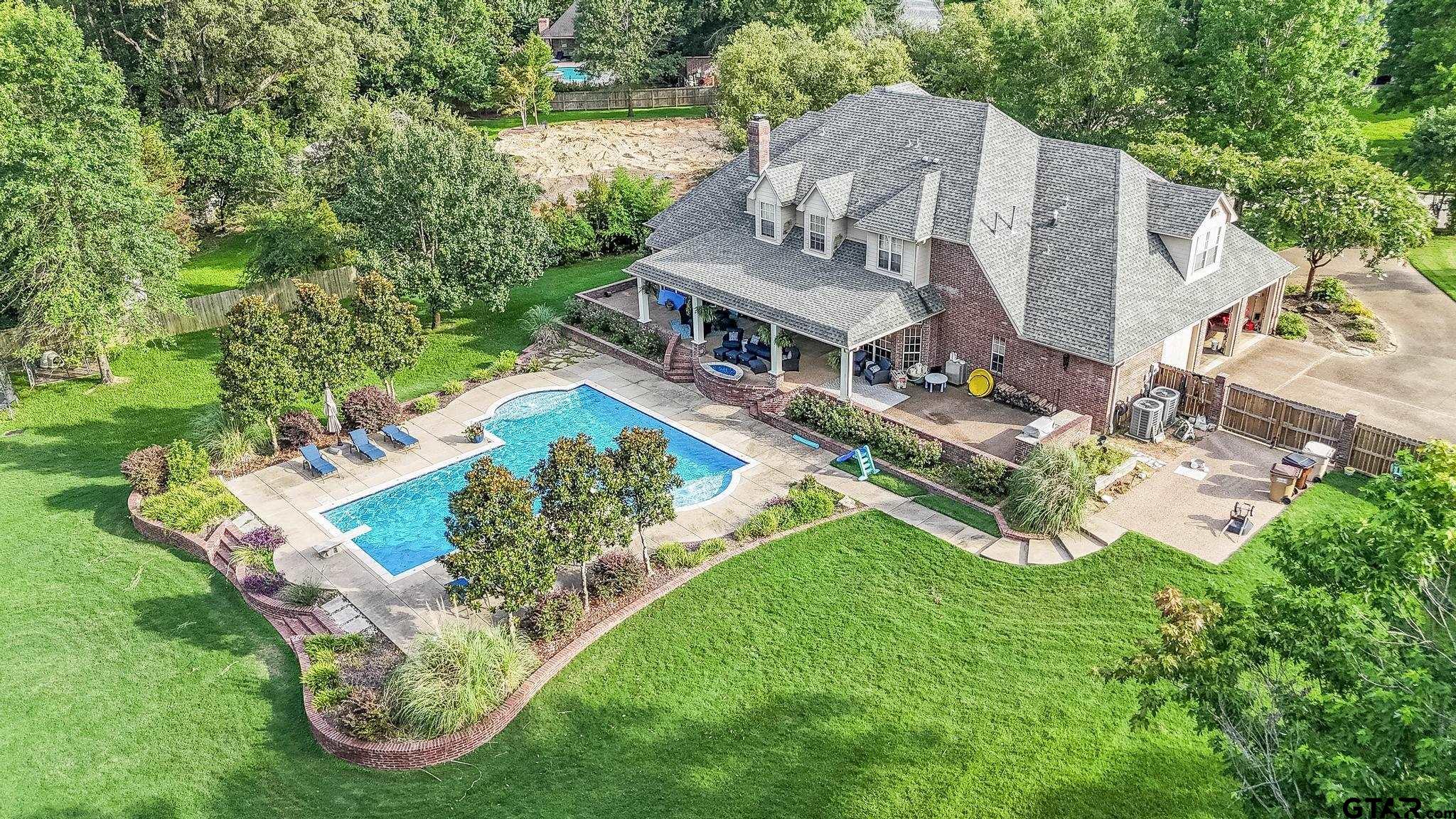 1660 Holcomb Circle