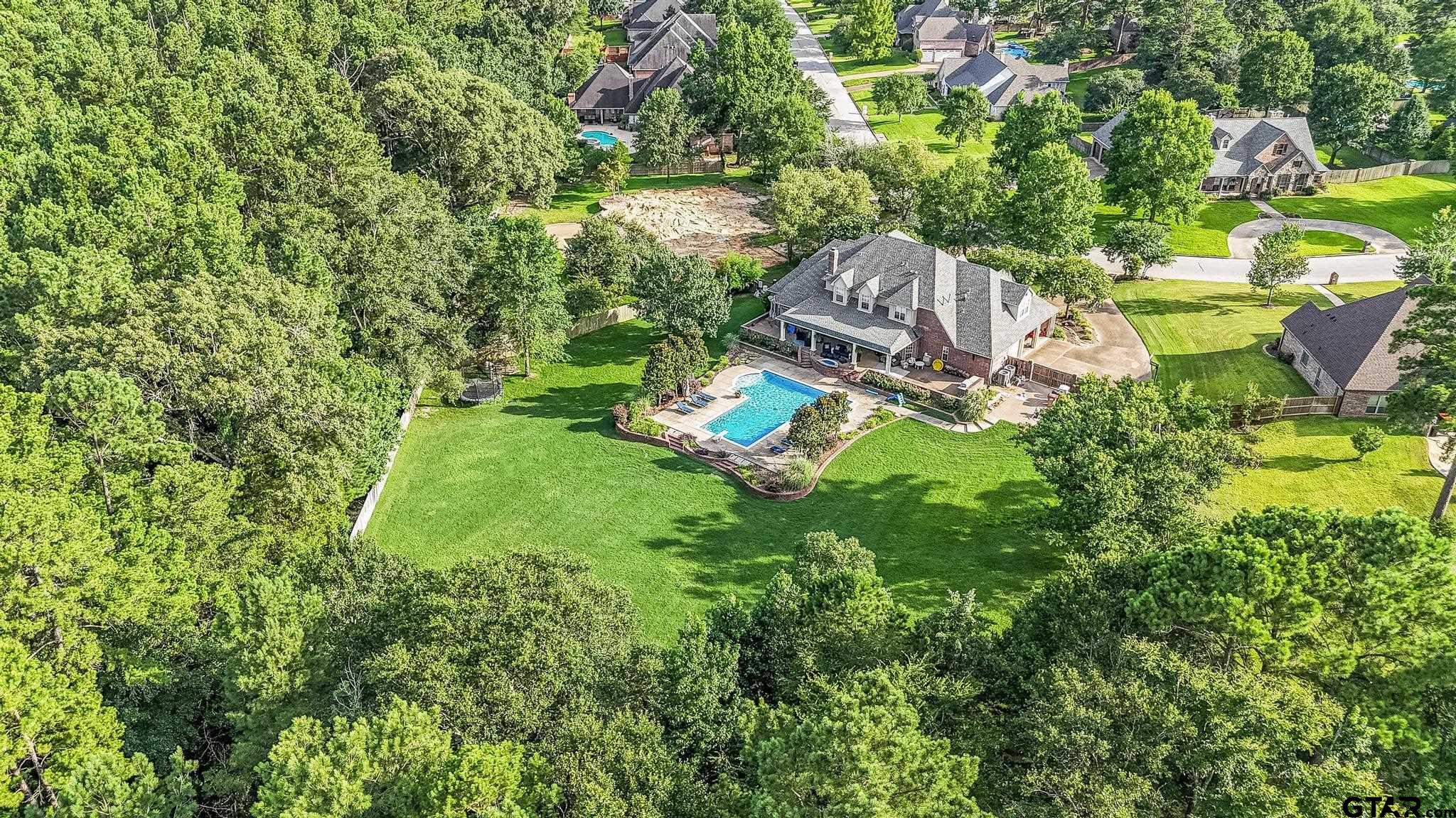 1660 Holcomb Circle