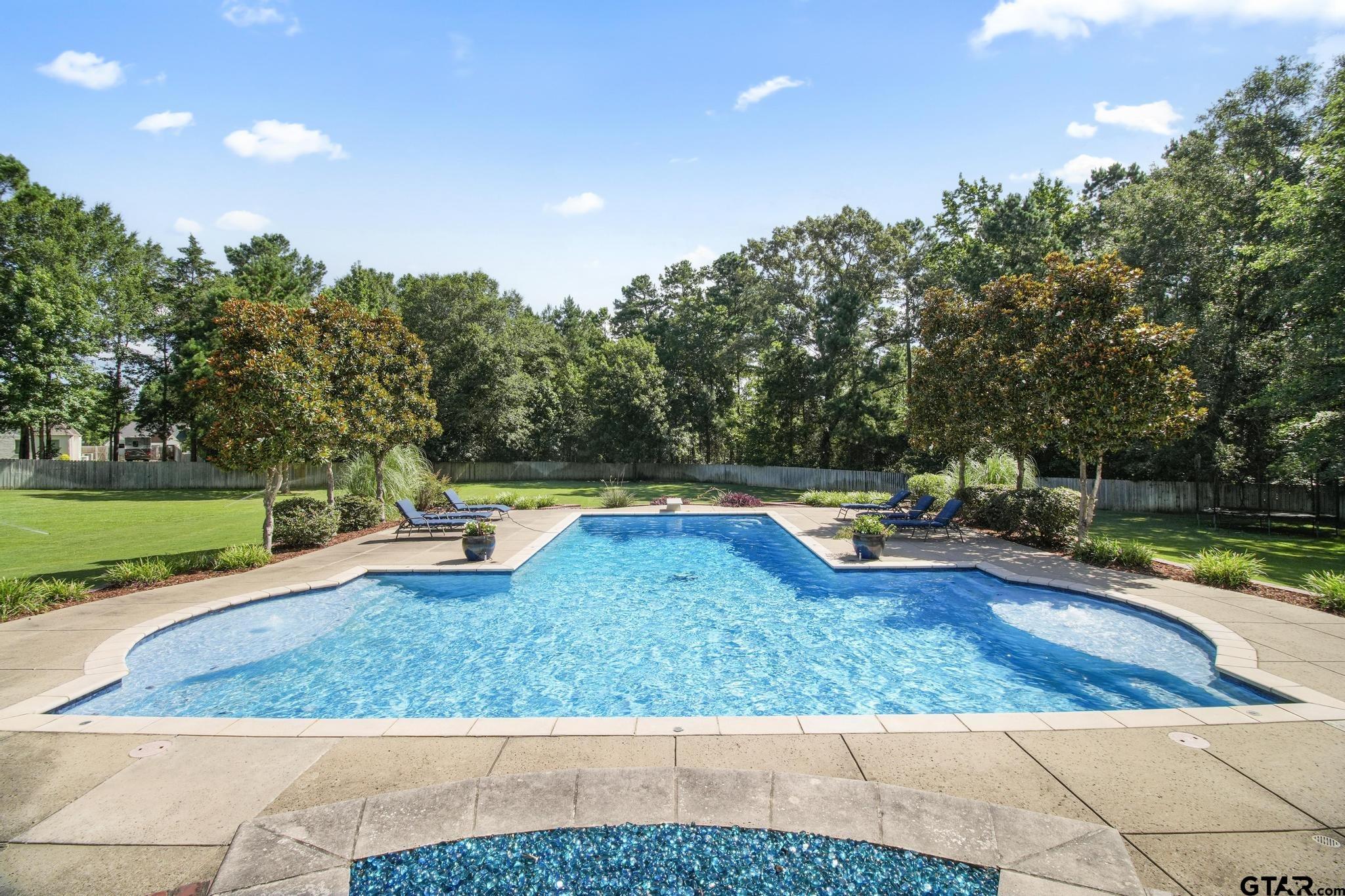 1660 Holcomb Circle