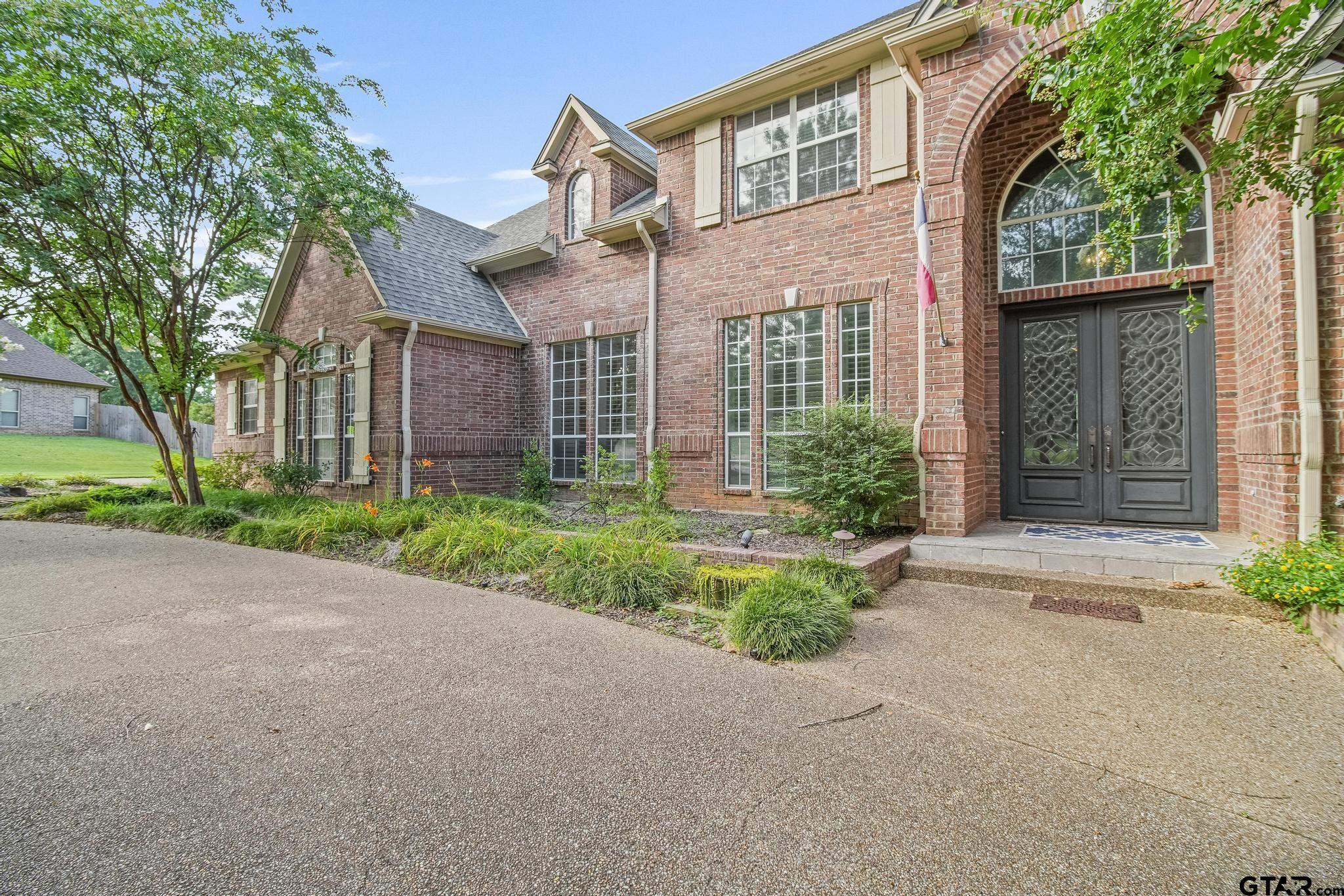 1660 Holcomb Circle