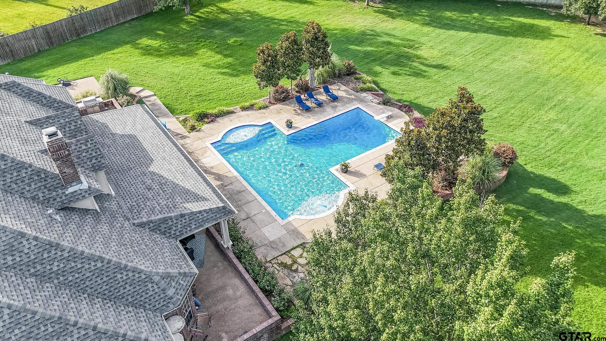 1660 Holcomb Circle
