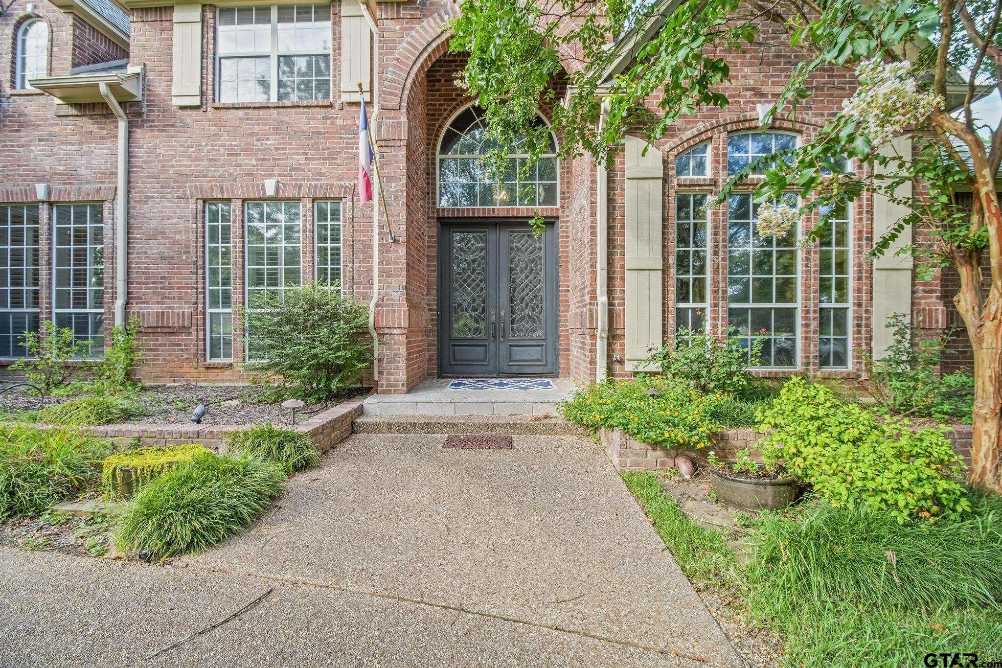 1660 Holcomb Circle