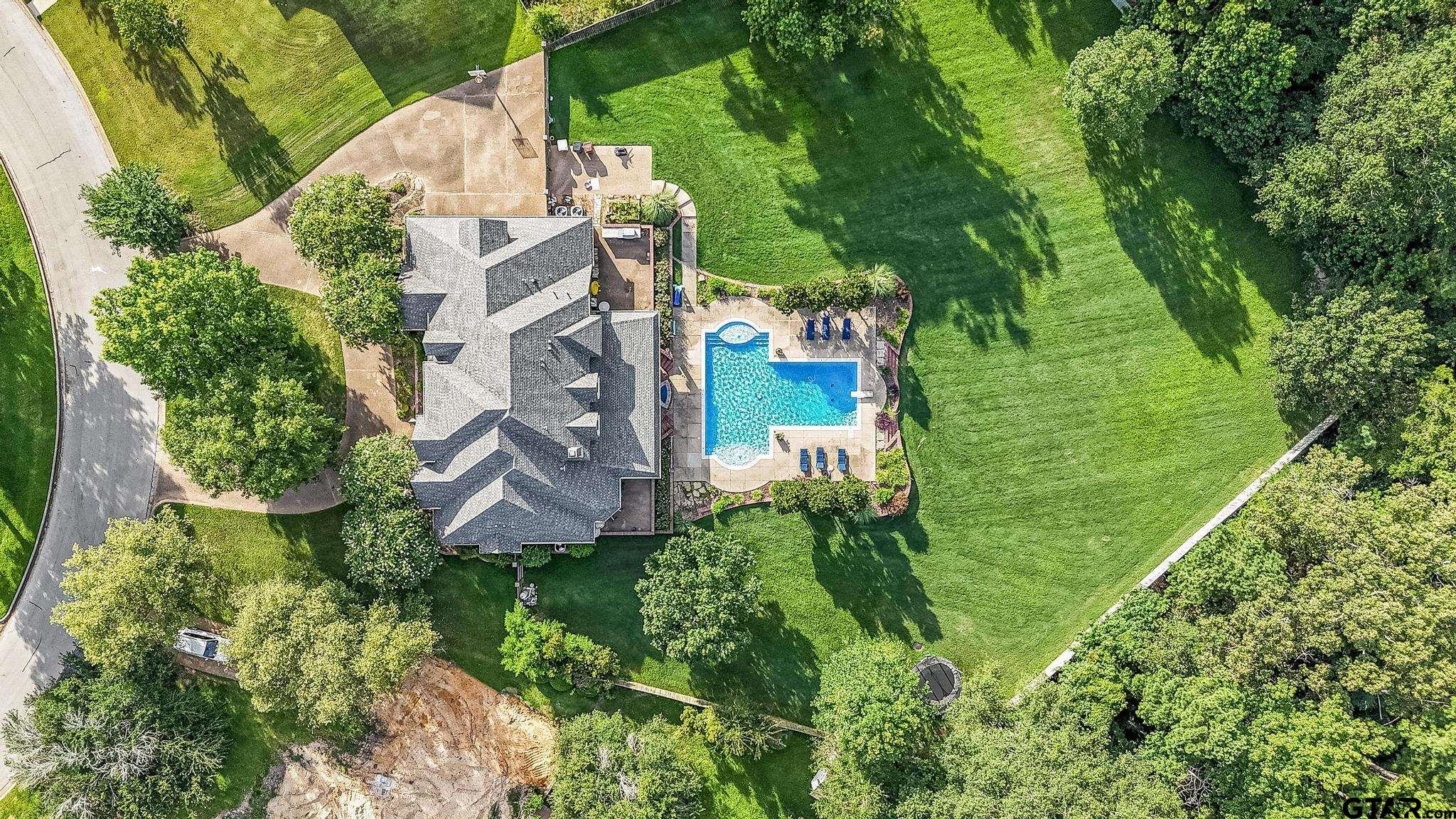 1660 Holcomb Circle