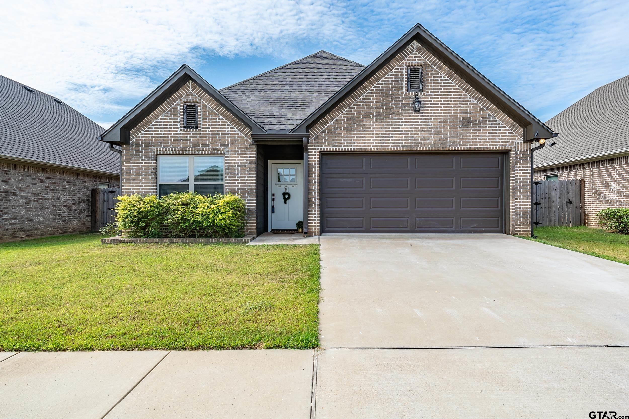 818 Lindsey Ln