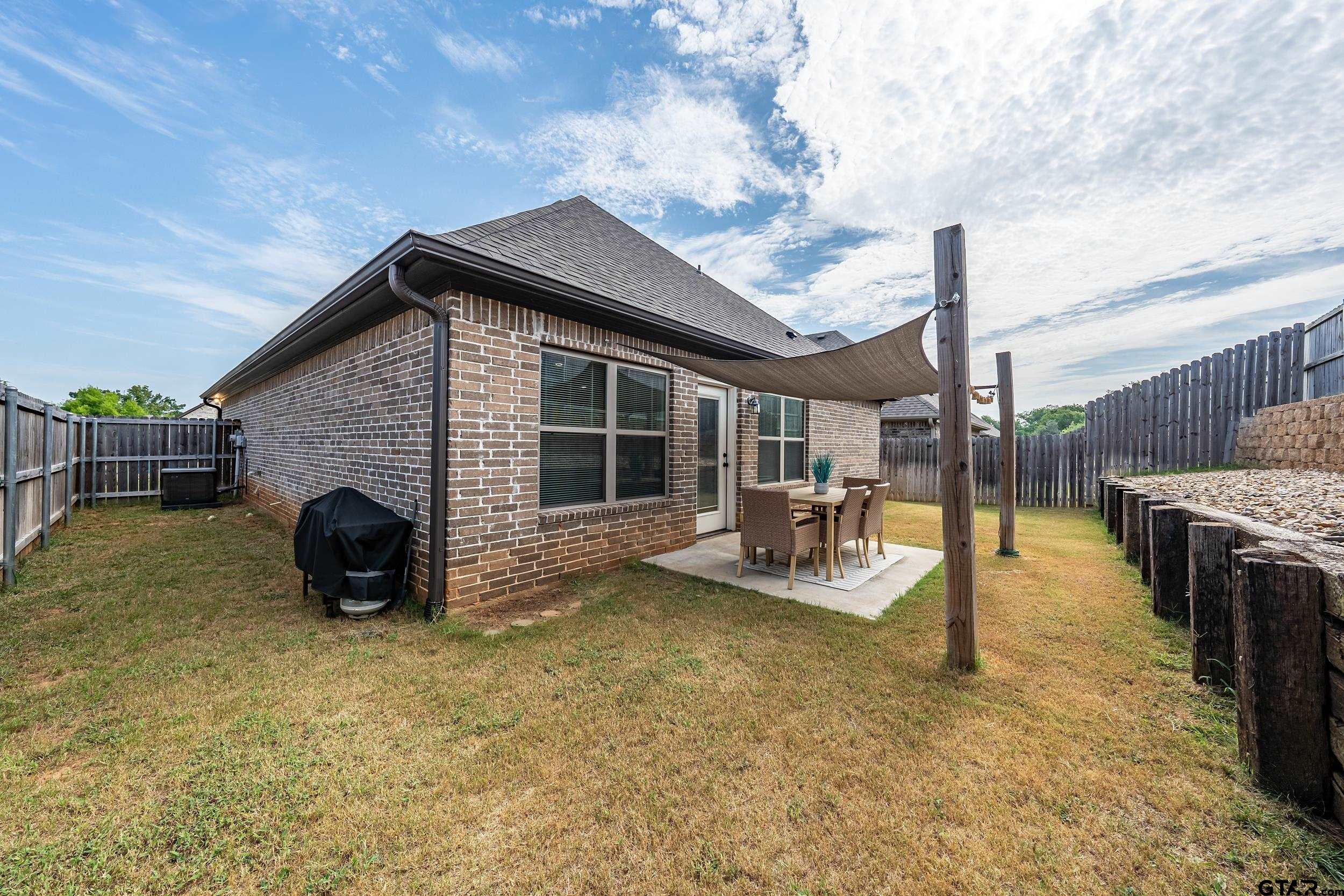 818 Lindsey Ln