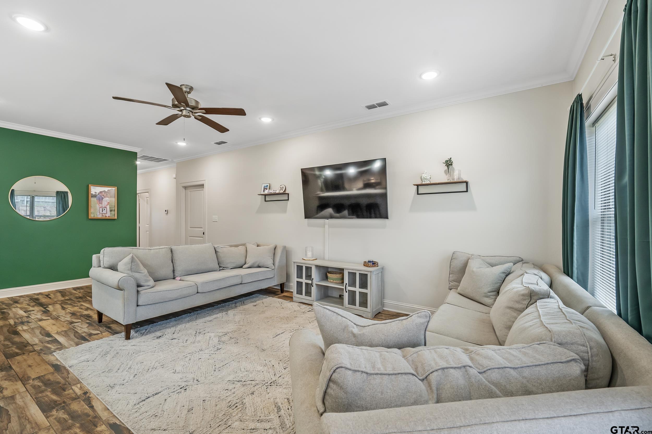 818 Lindsey Ln