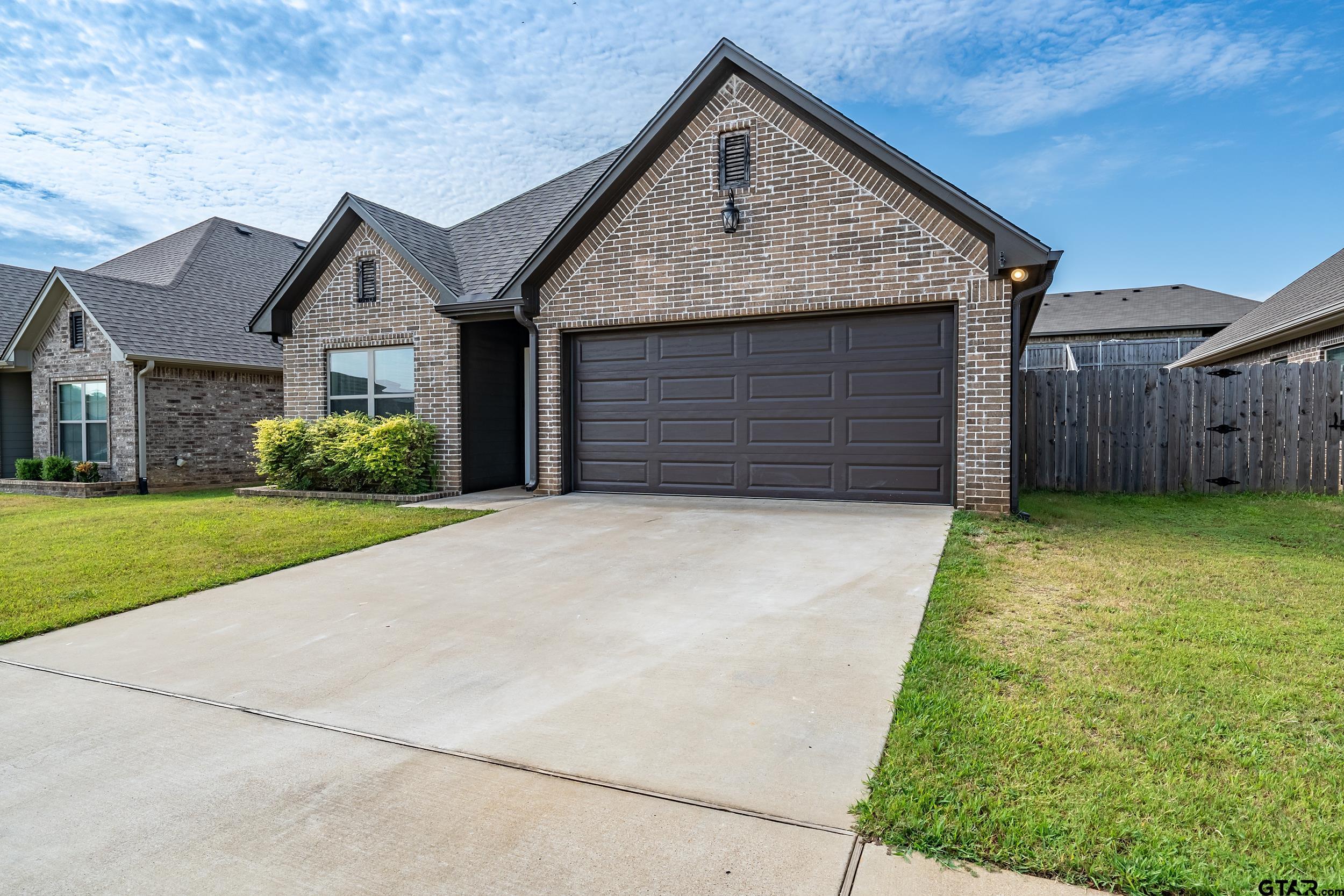 818 Lindsey Ln