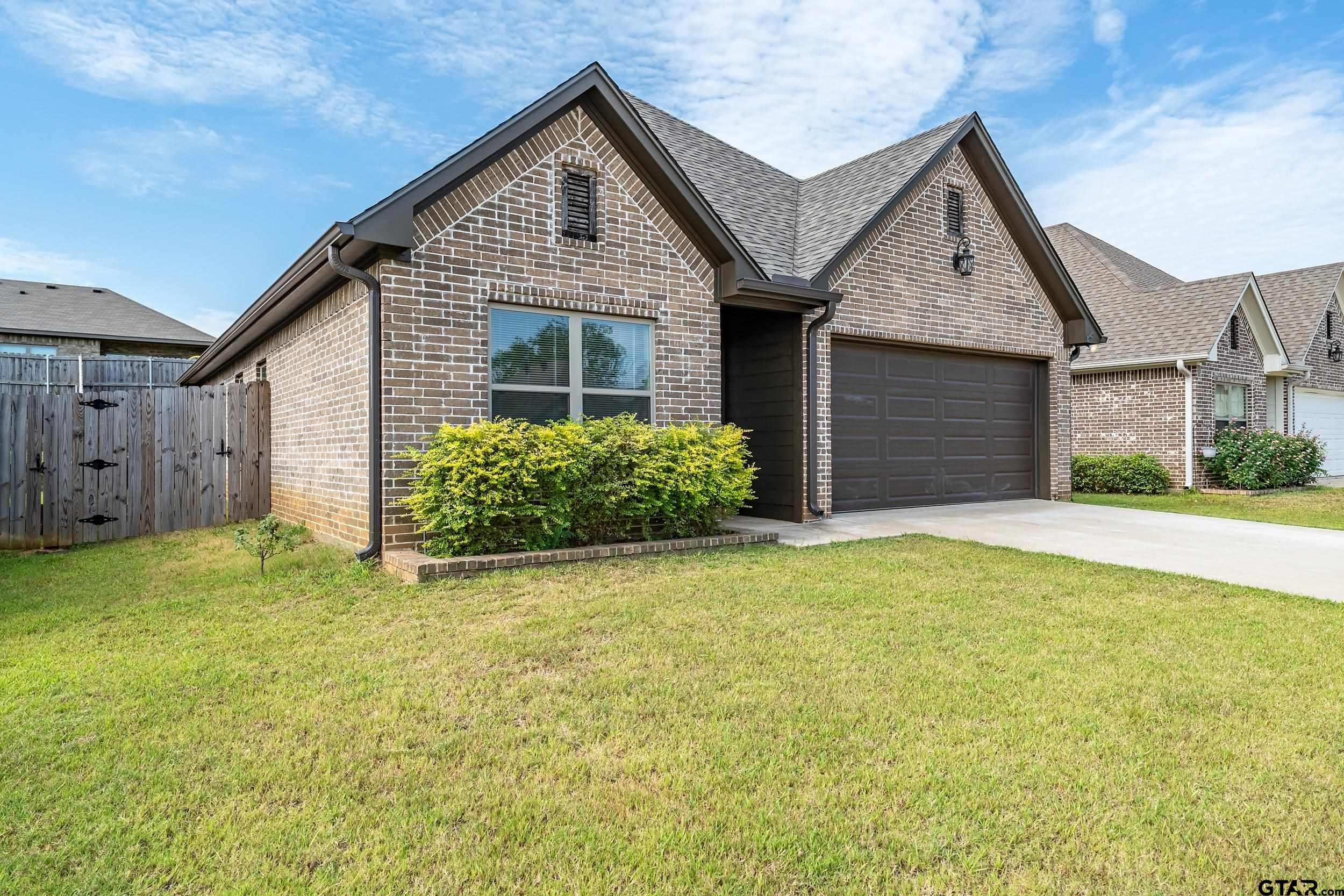 818 Lindsey Ln