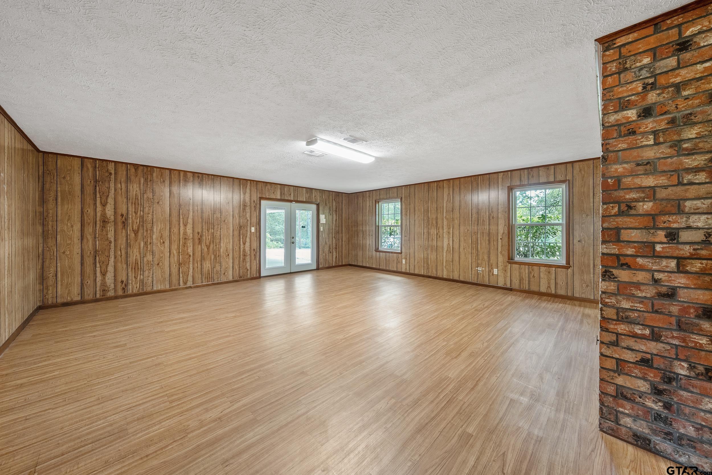 15911 US Hwy 79 E