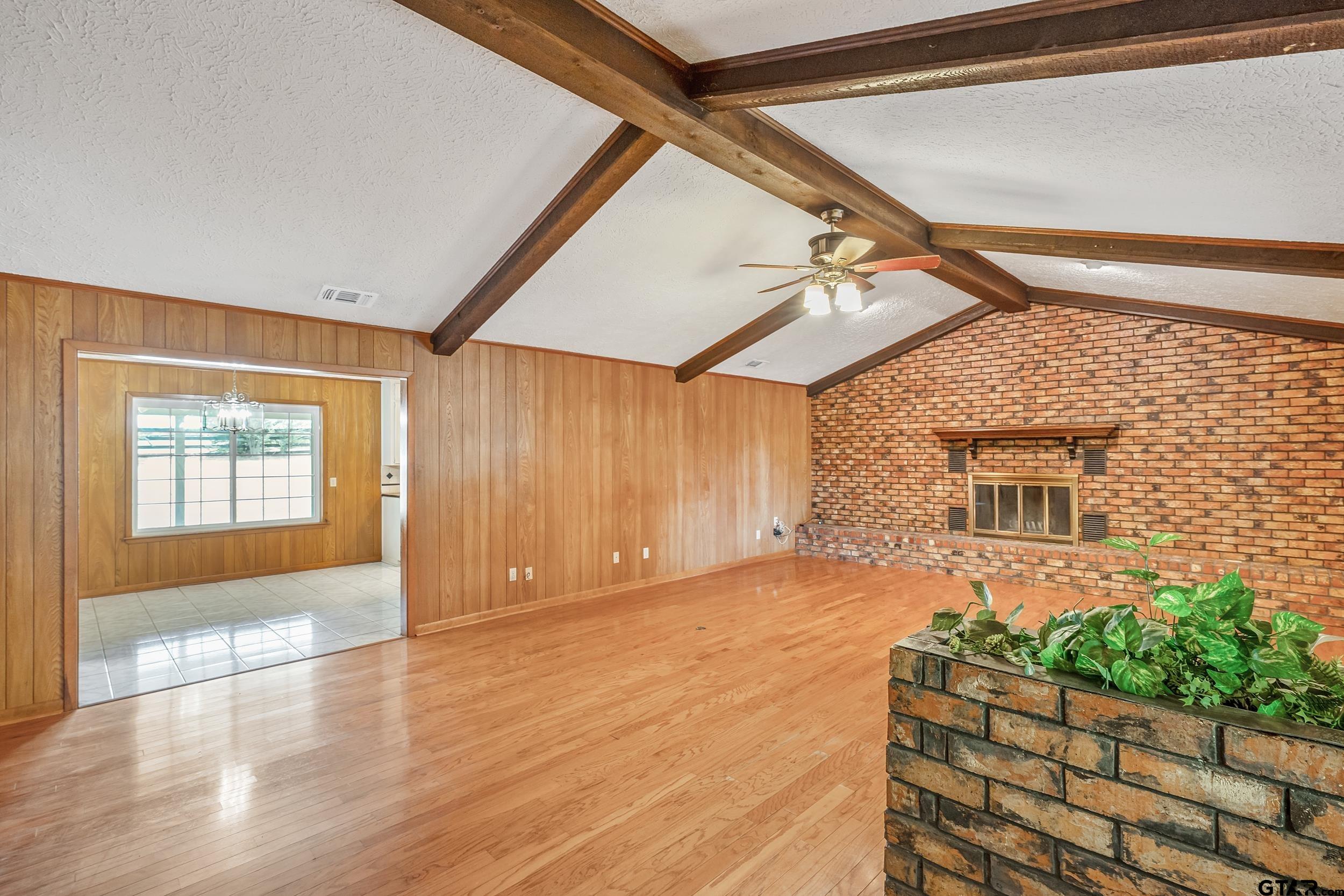 15911 US Hwy 79 E