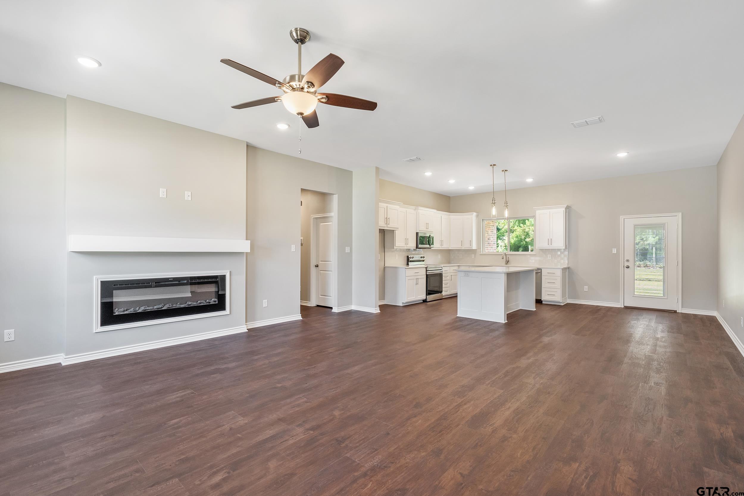 420 Deer Point Cove
