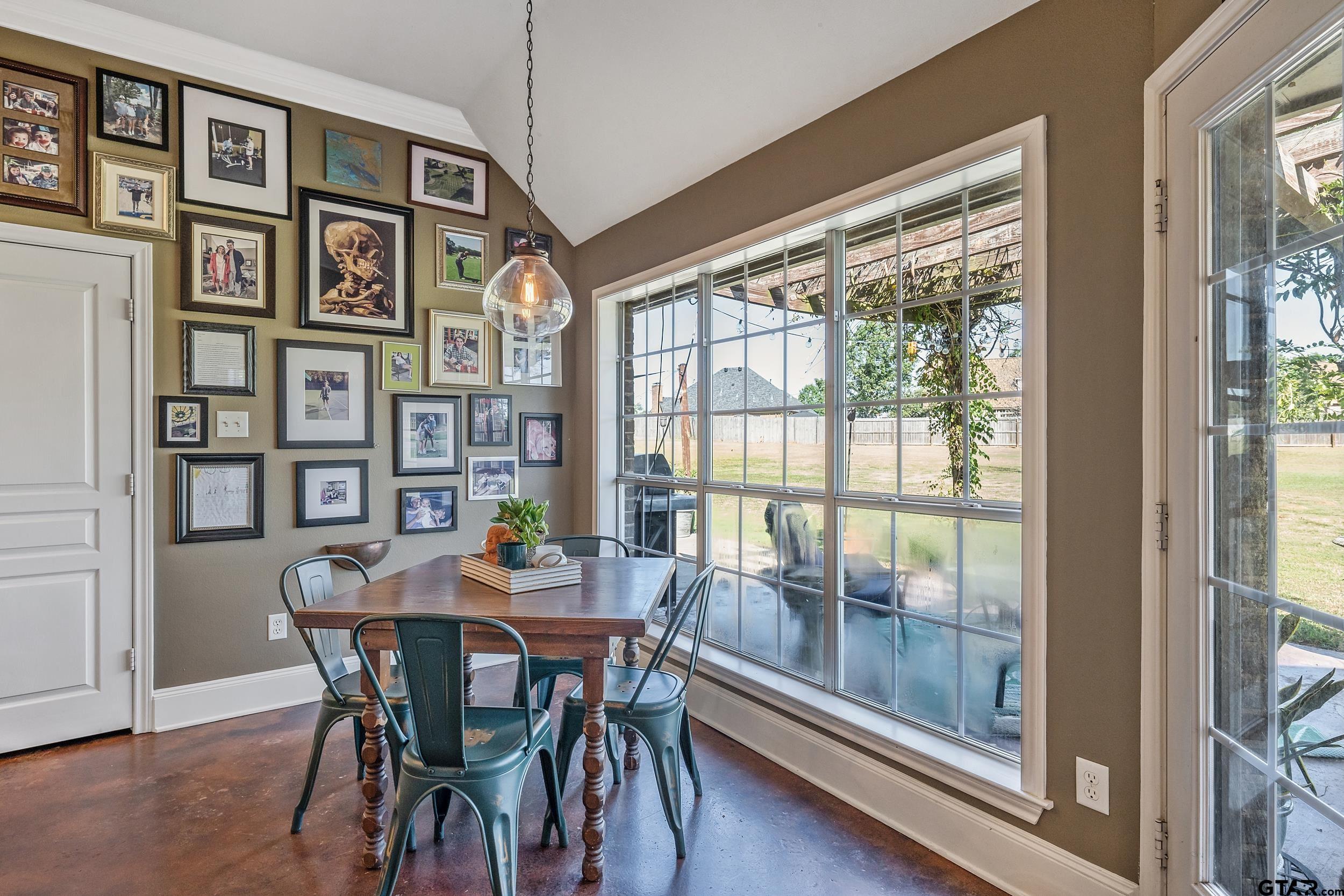 301 Hines Crossing