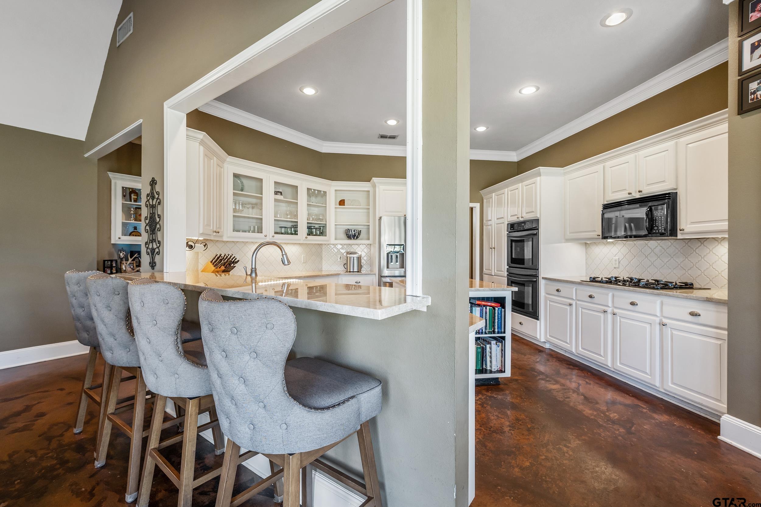 301 Hines Crossing