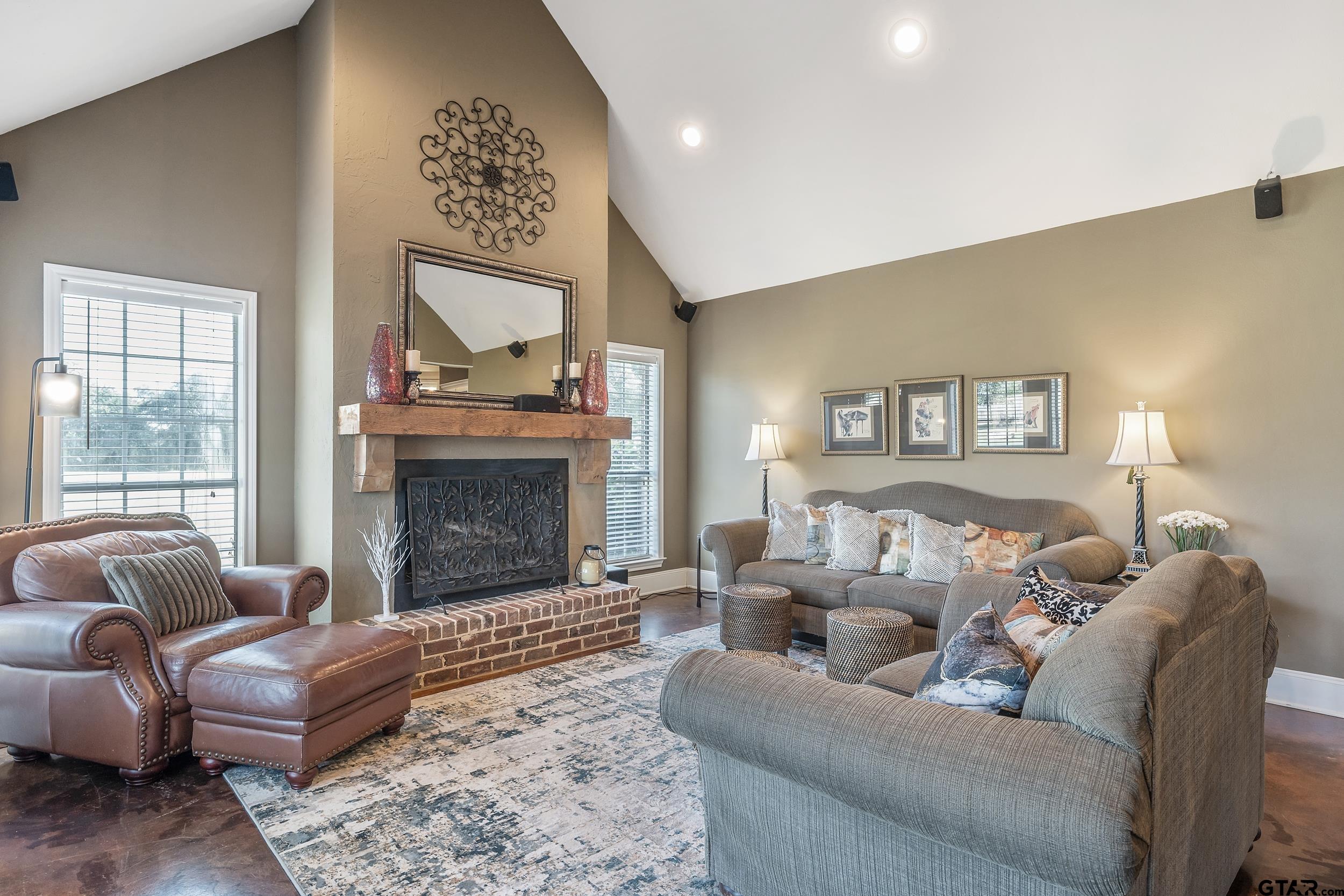 301 Hines Crossing