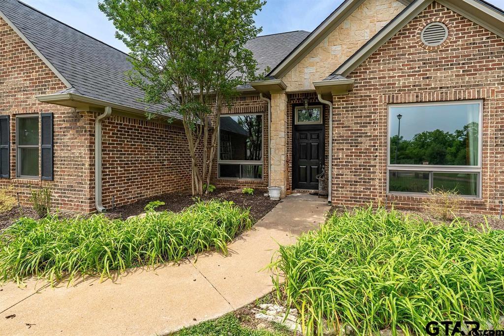 301 Hines Crossing