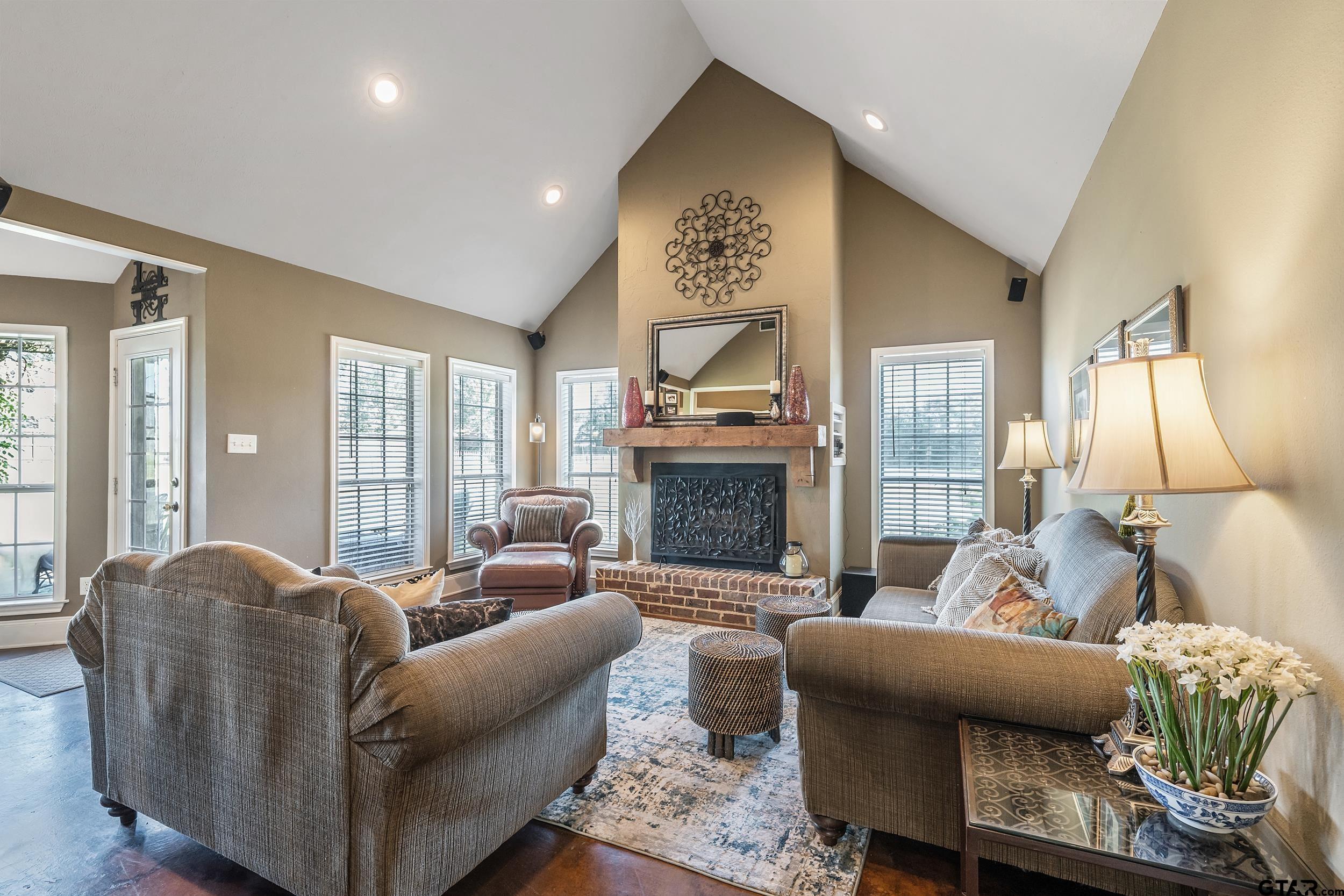 301 Hines Crossing