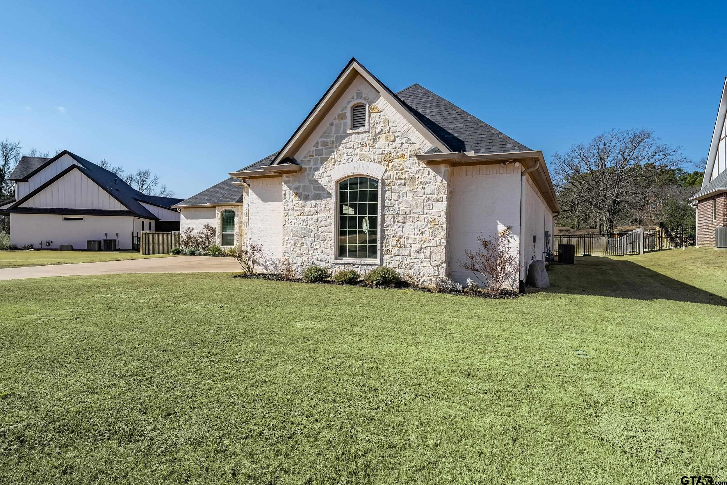 204 Winged Foot Dr