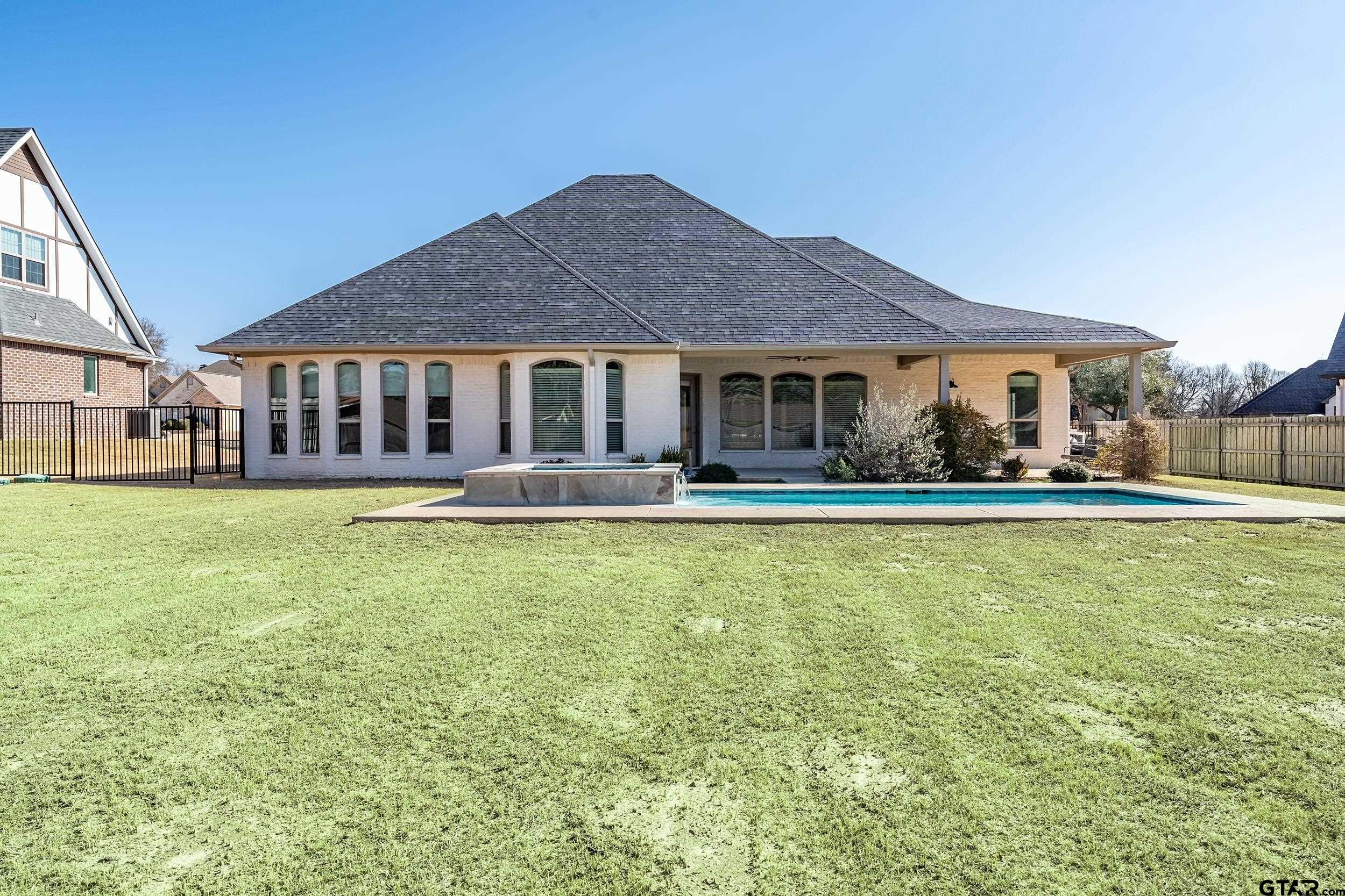 204 Winged Foot Dr
