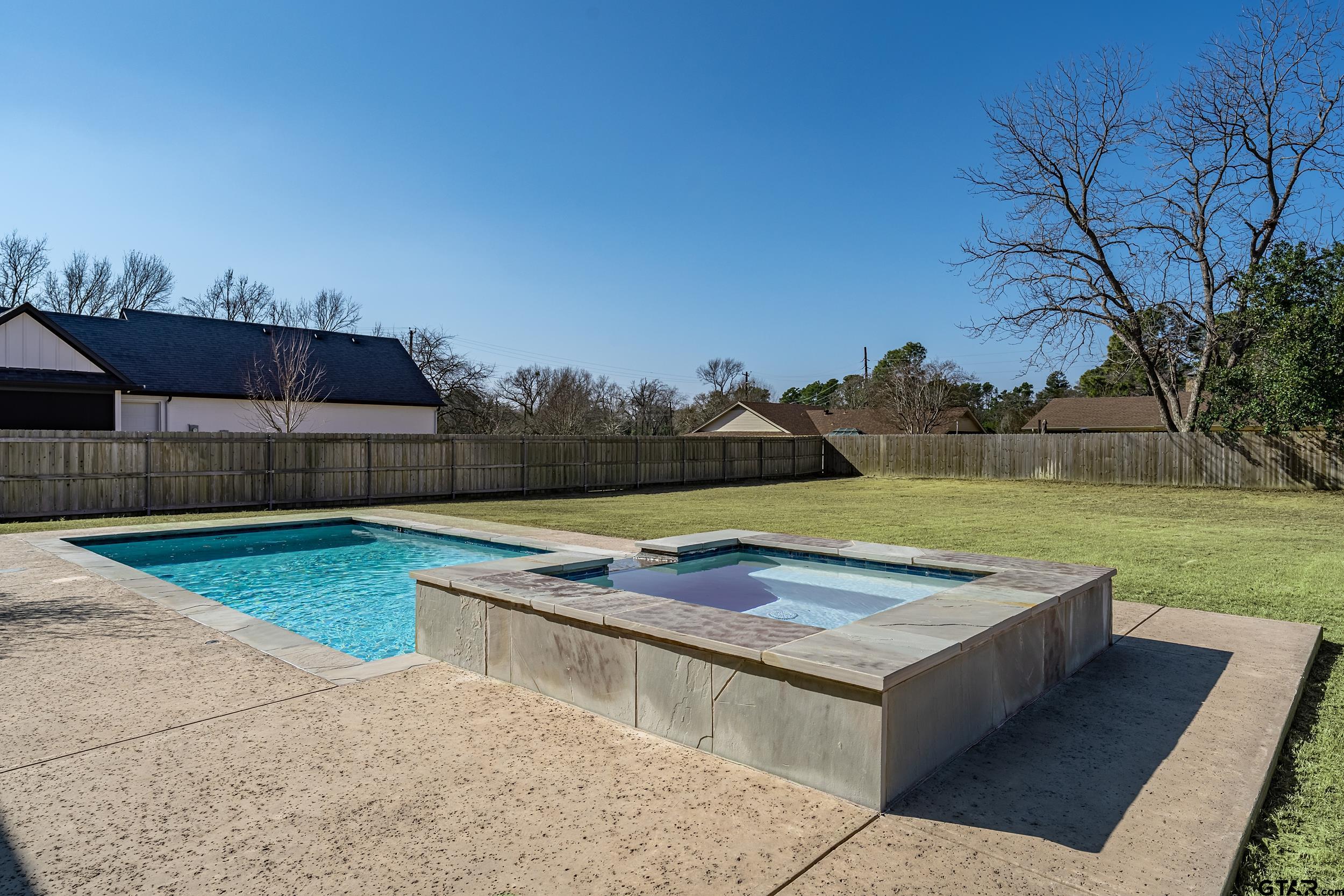 204 Winged Foot Dr