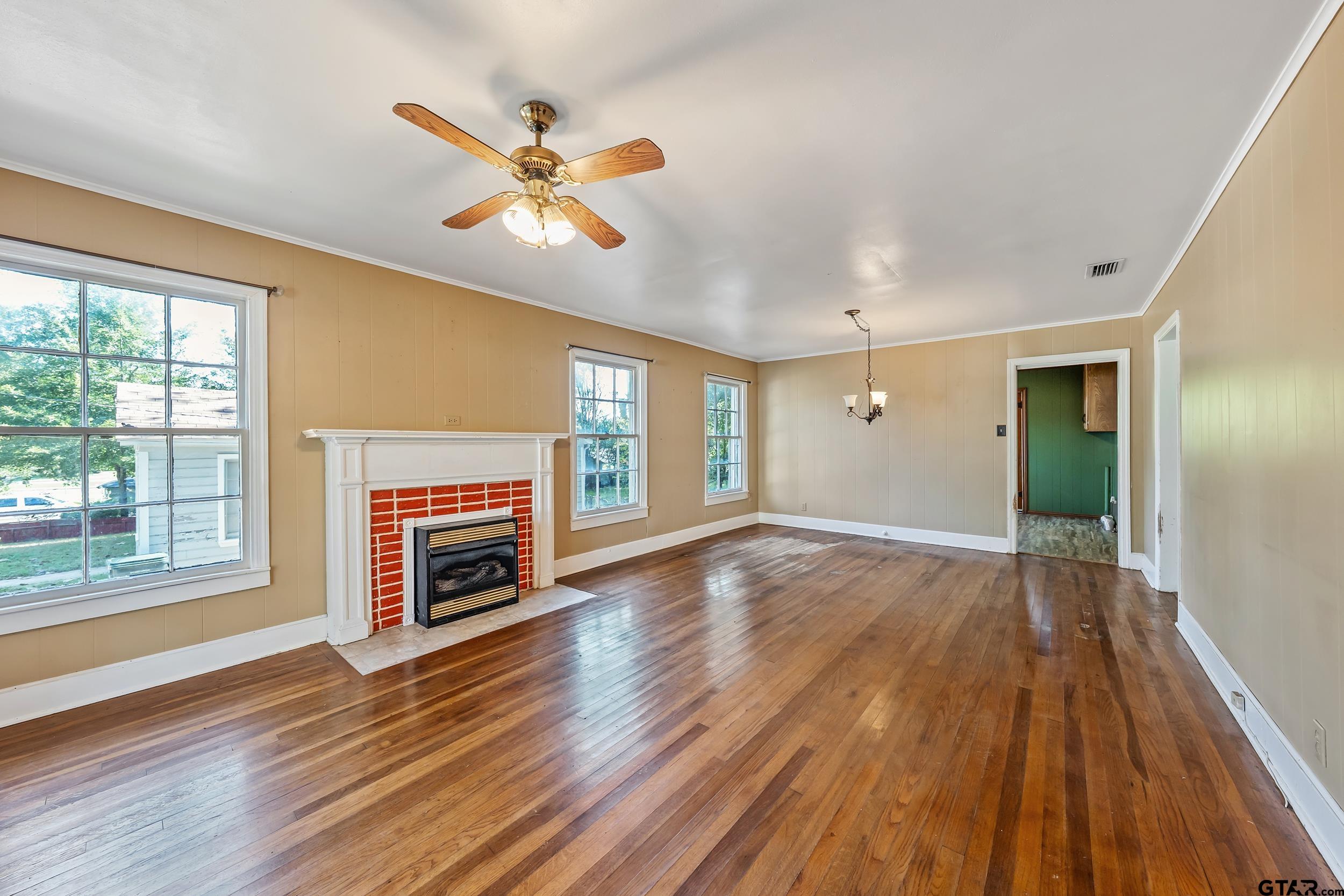 2622 Oak Ln