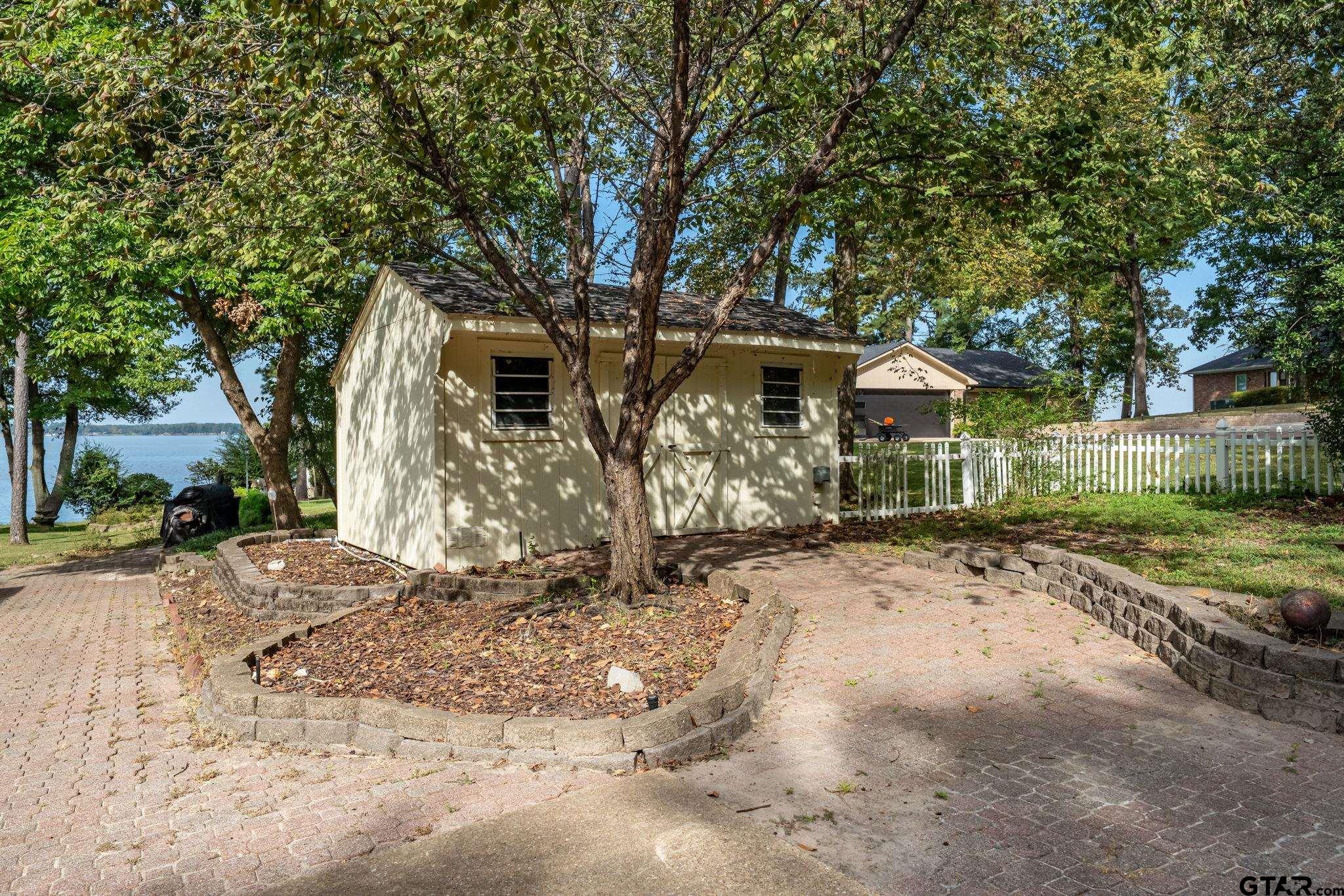 18004 Lookout Valley